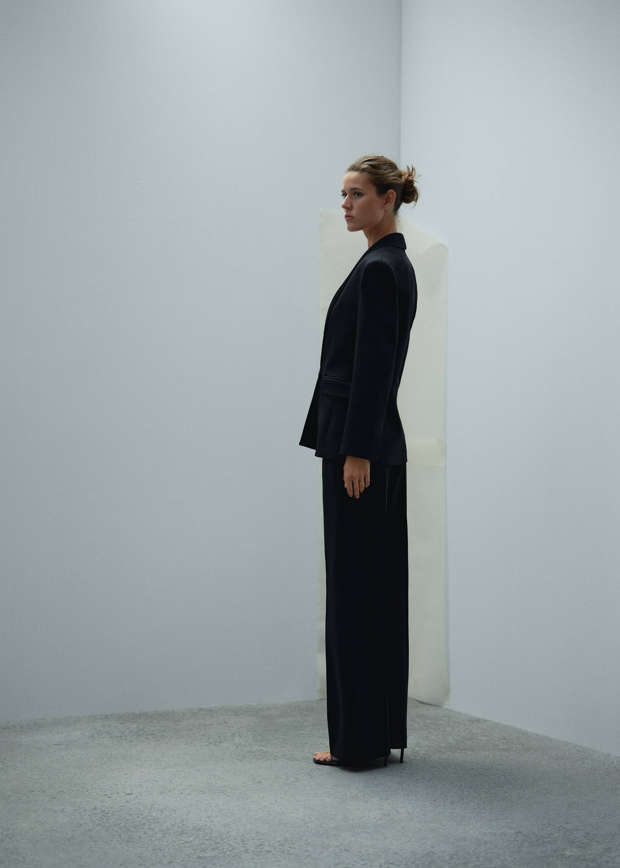 Suit jacket with satin details - Details of the article 2