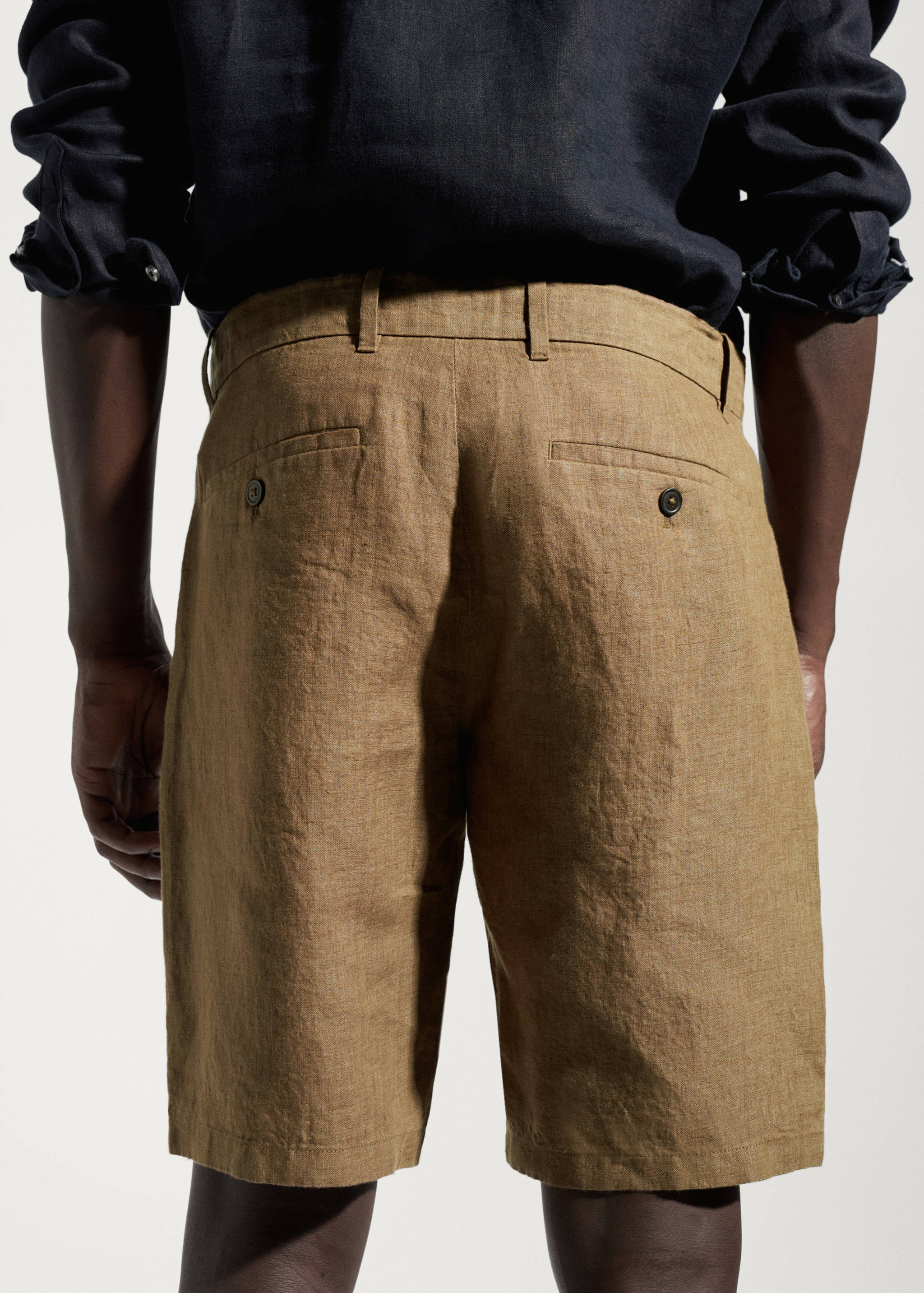 Slim-fit linen bermuda shorts - Details of the article 4