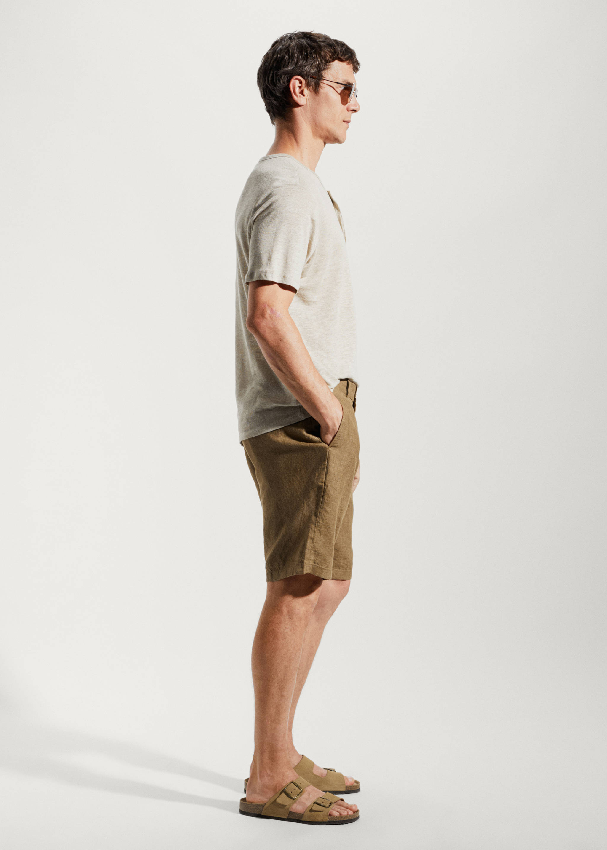Slim-fit linen bermuda shorts - Details of the article 2