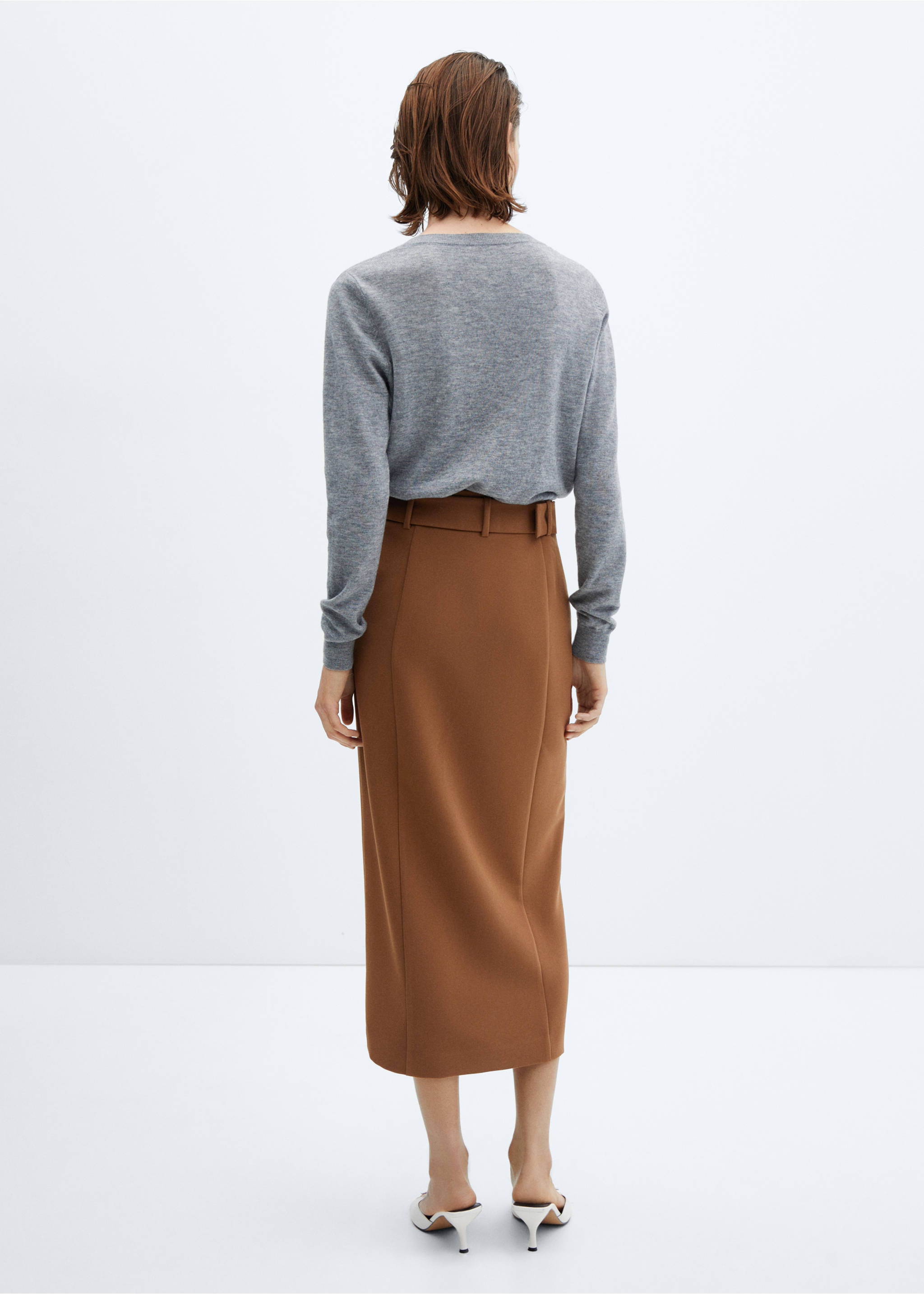Skirt with slit and belt - Reverse of the article, Medium Brown. Ref: 57075138-00.