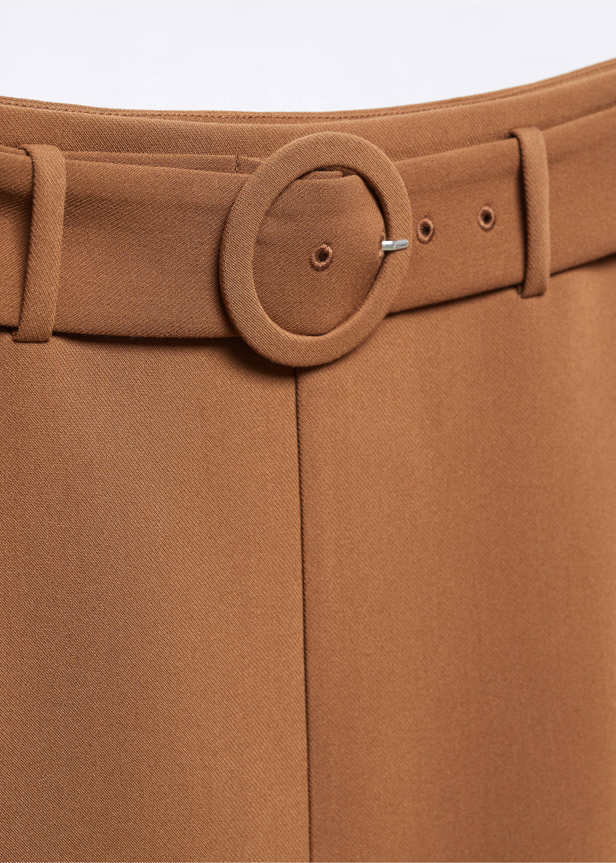 Skirt with slit and belt - Details of the article 8, Medium Brown. Ref: 57075138-00.