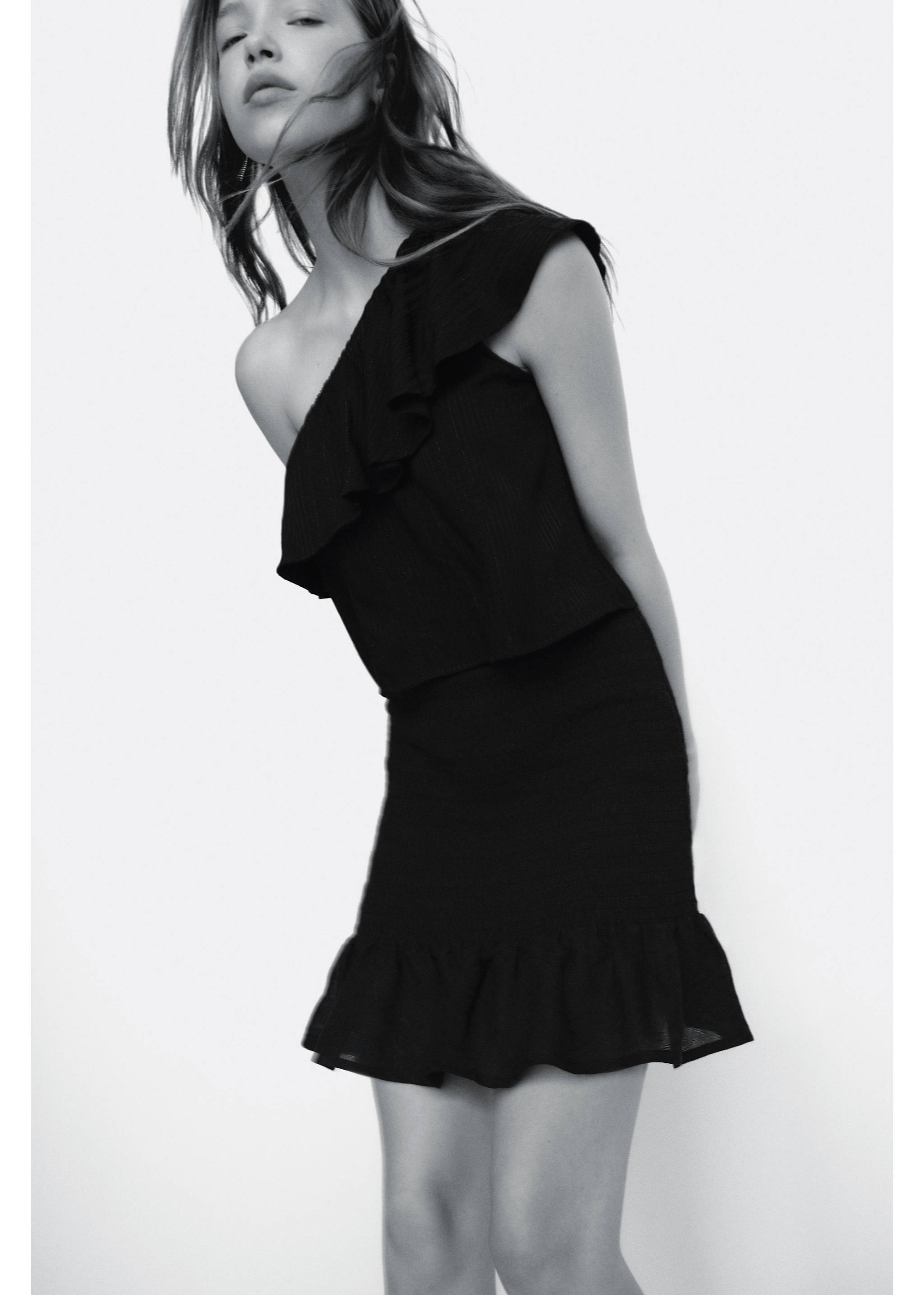 Gathered skirt with ruffles - Details of the article 5, Black. Ref: 57075796-00.