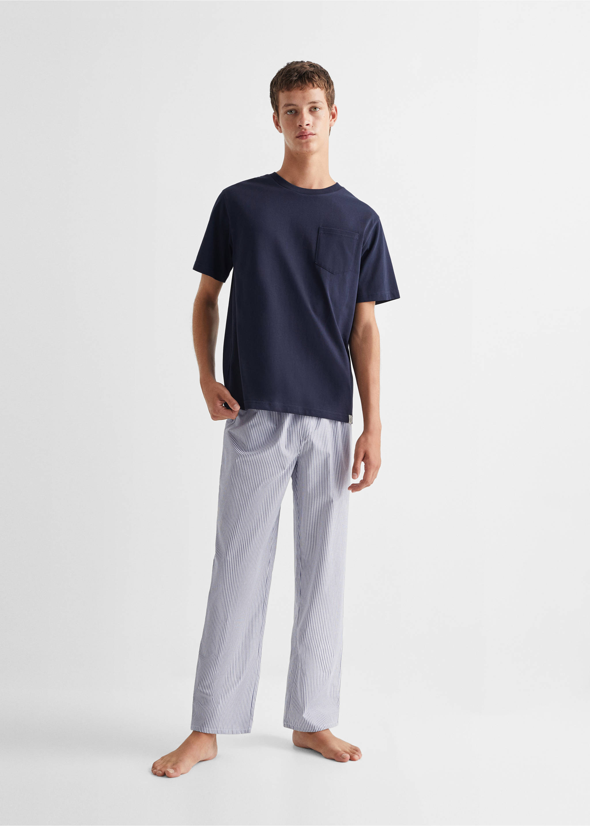 Langer Pyjama mit Streifen - Allgemeine Ansicht, Dunkles Marineblau. Ref: 57075798-00.