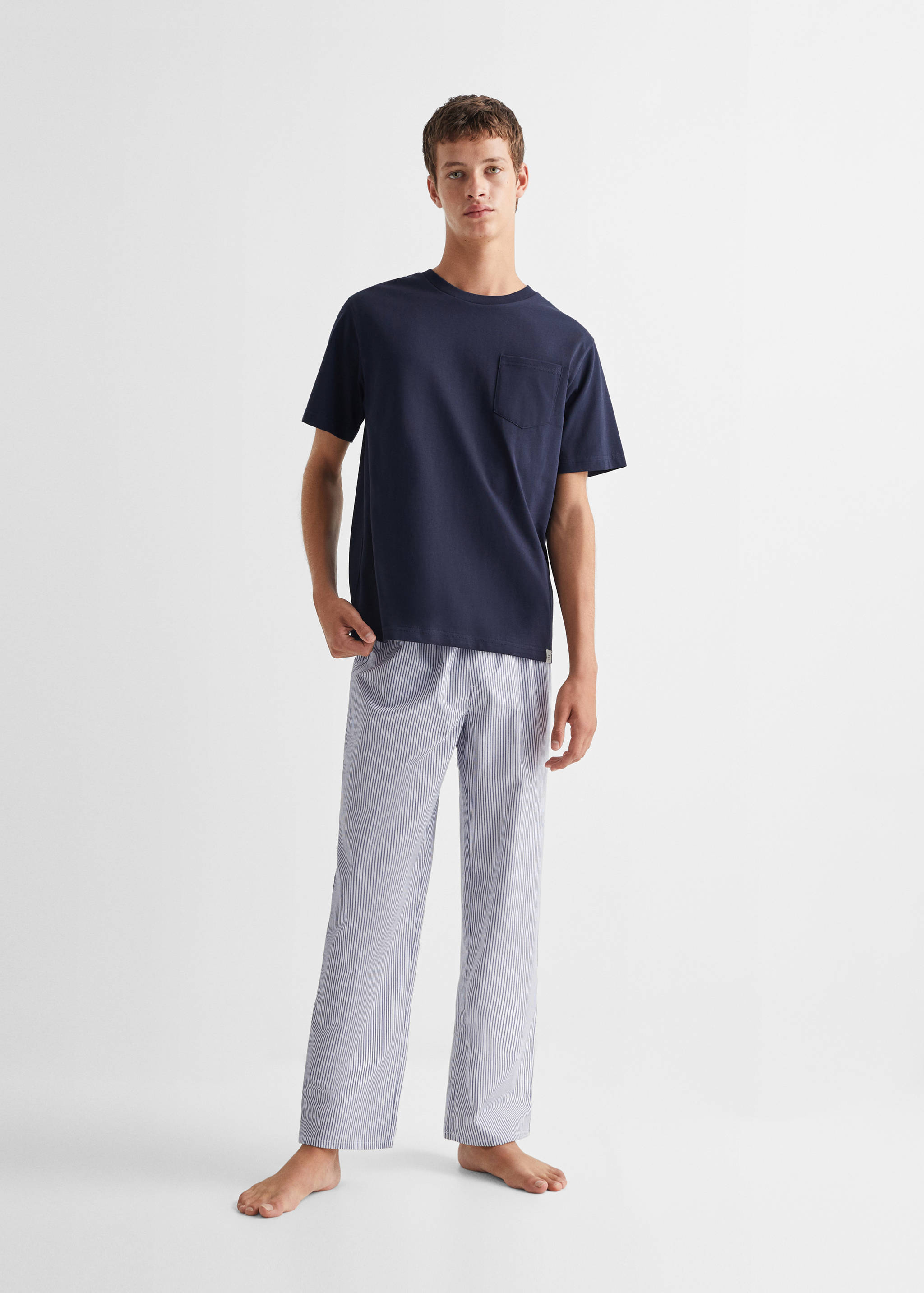 Langer Pyjama mit Streifen - Allgemeine Ansicht