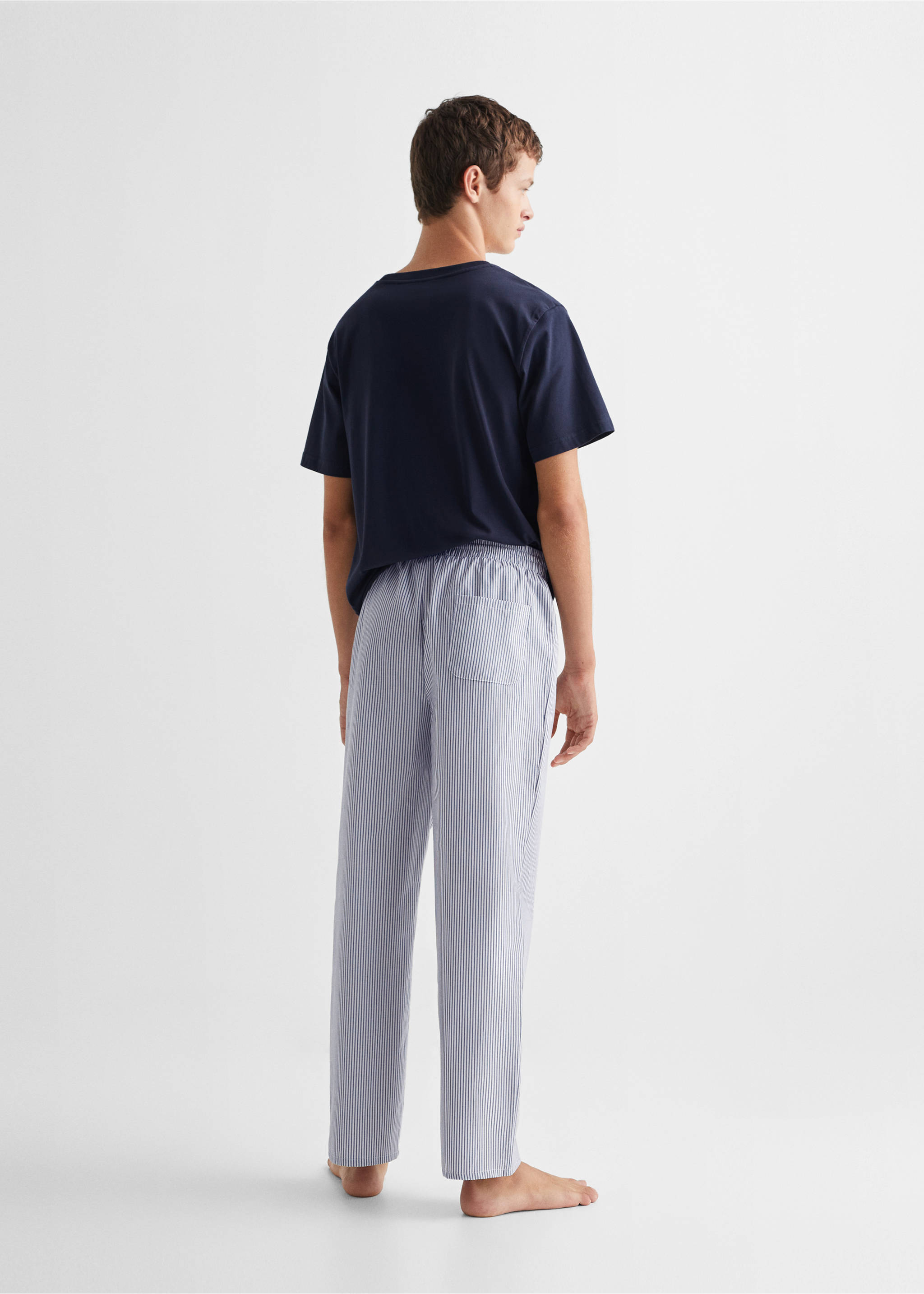 Langer Pyjama mit Streifen - Rückseite des Artikels, Dunkles Marineblau. Ref: 57075798-00.