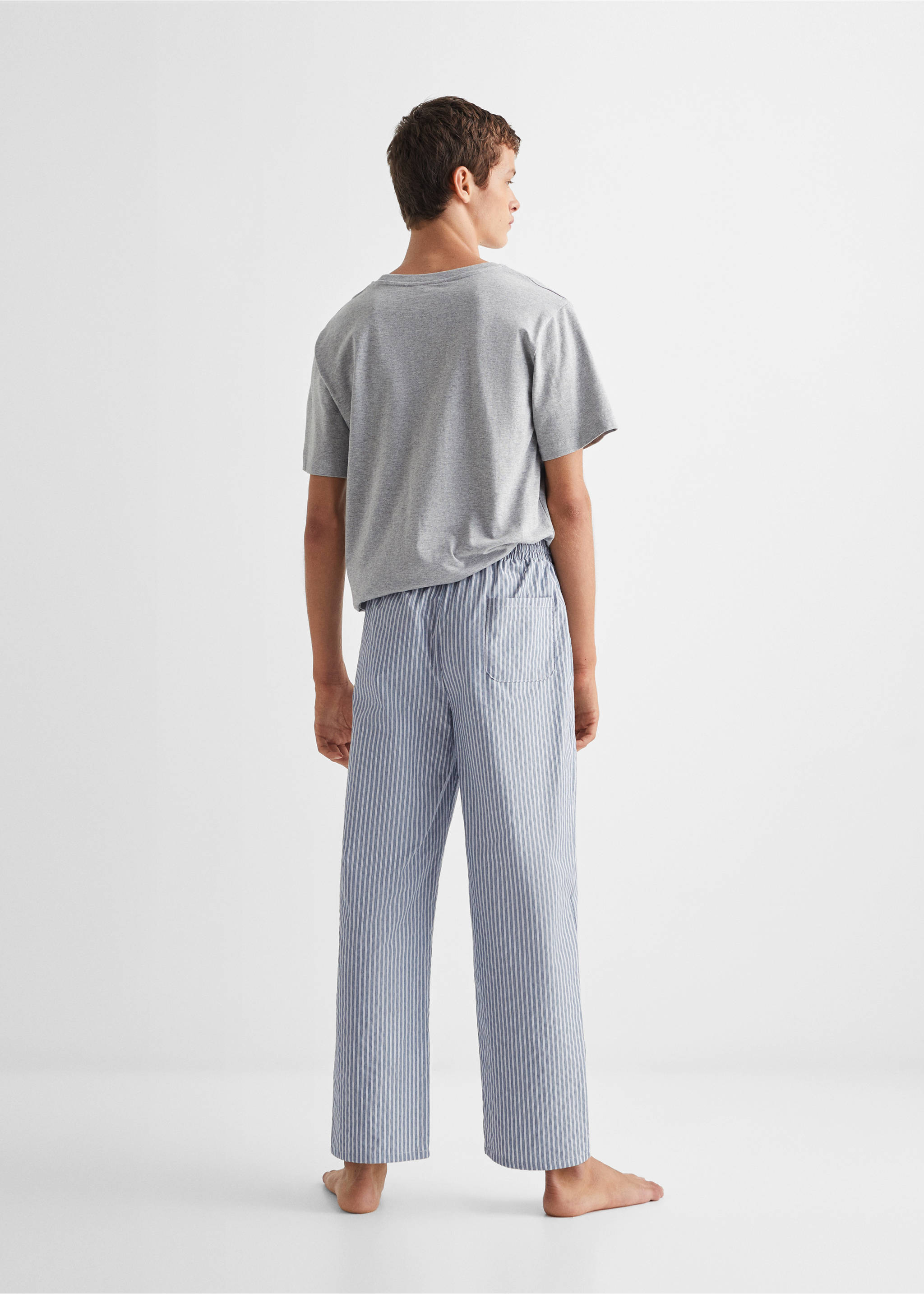 Langer Pyjama mit Streifen - Rückseite des Artikels, Grau. Ref: 57075798-00.