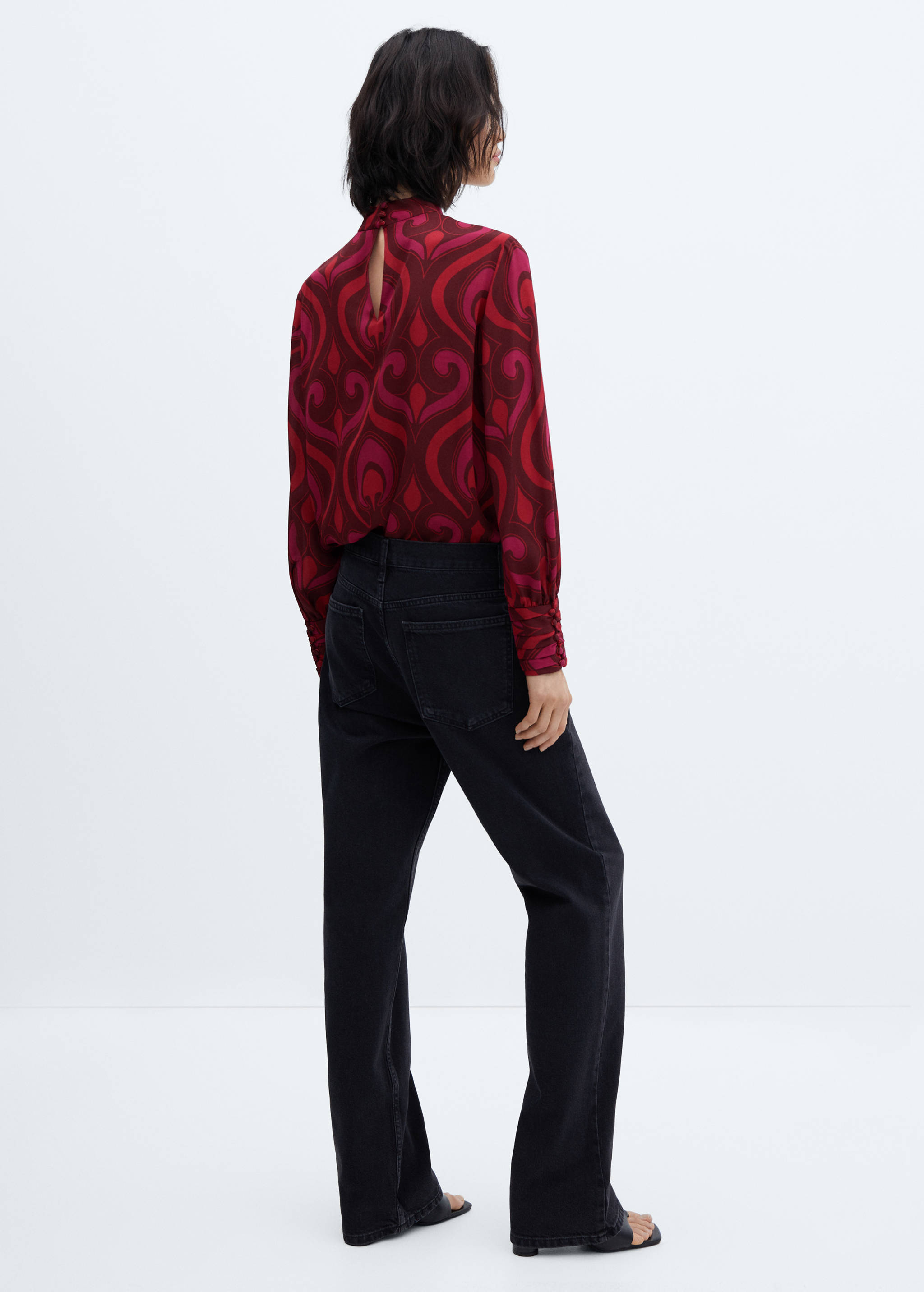 Gemusterte Bluse mit Cut-Out-Detail - Rückseite des Artikels