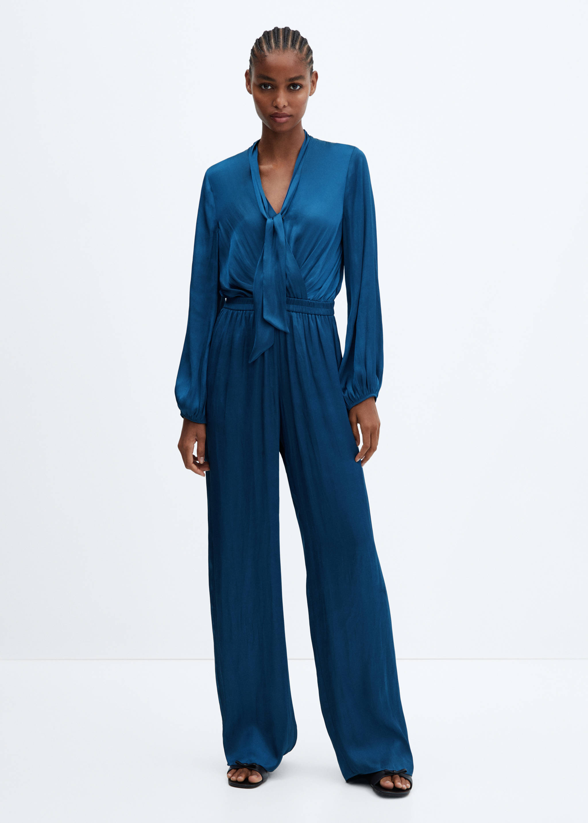 Mono largo satinado lazo - Plano general