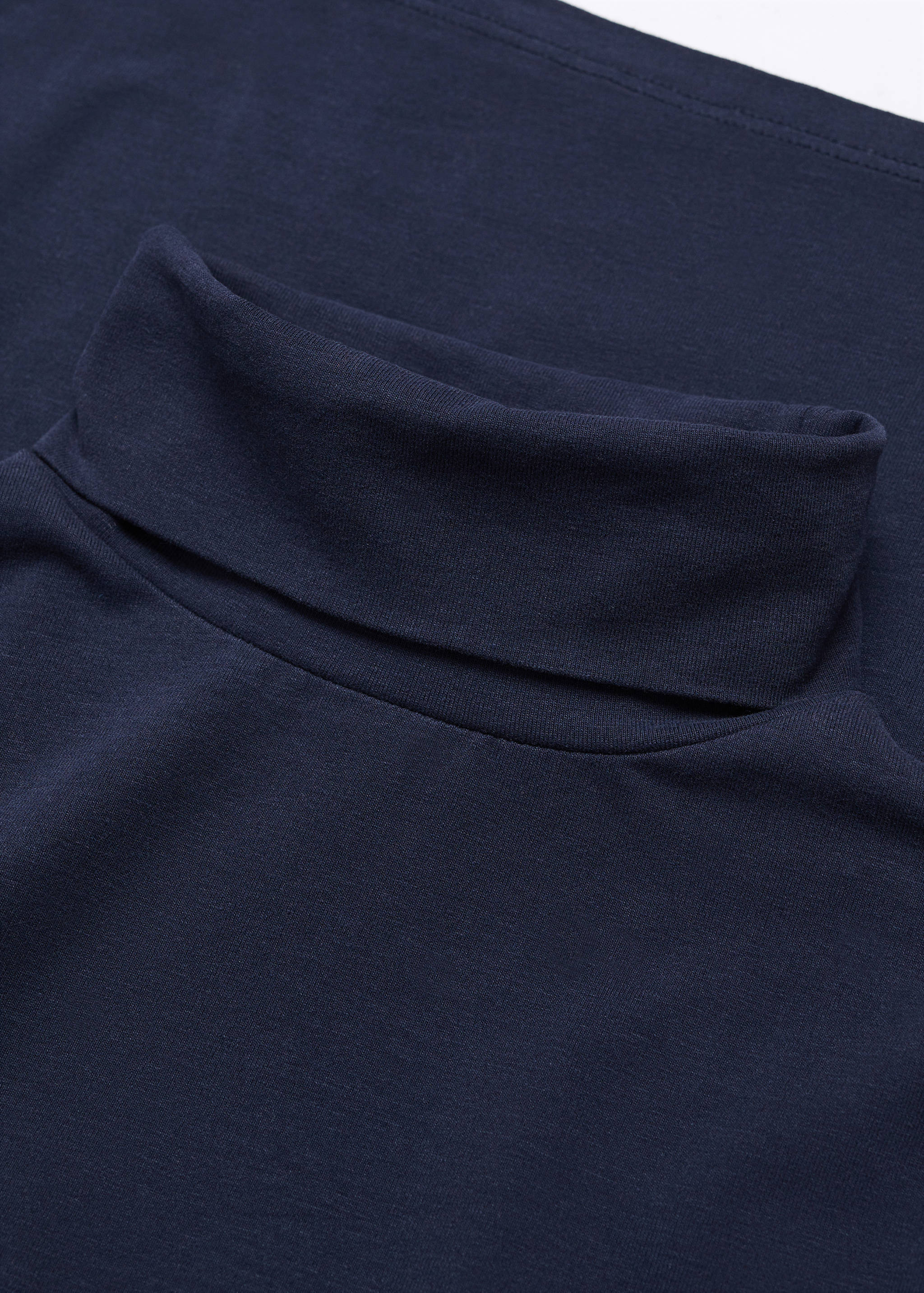 Turtleneck long-sleeved t-shirt - Details of the article 8