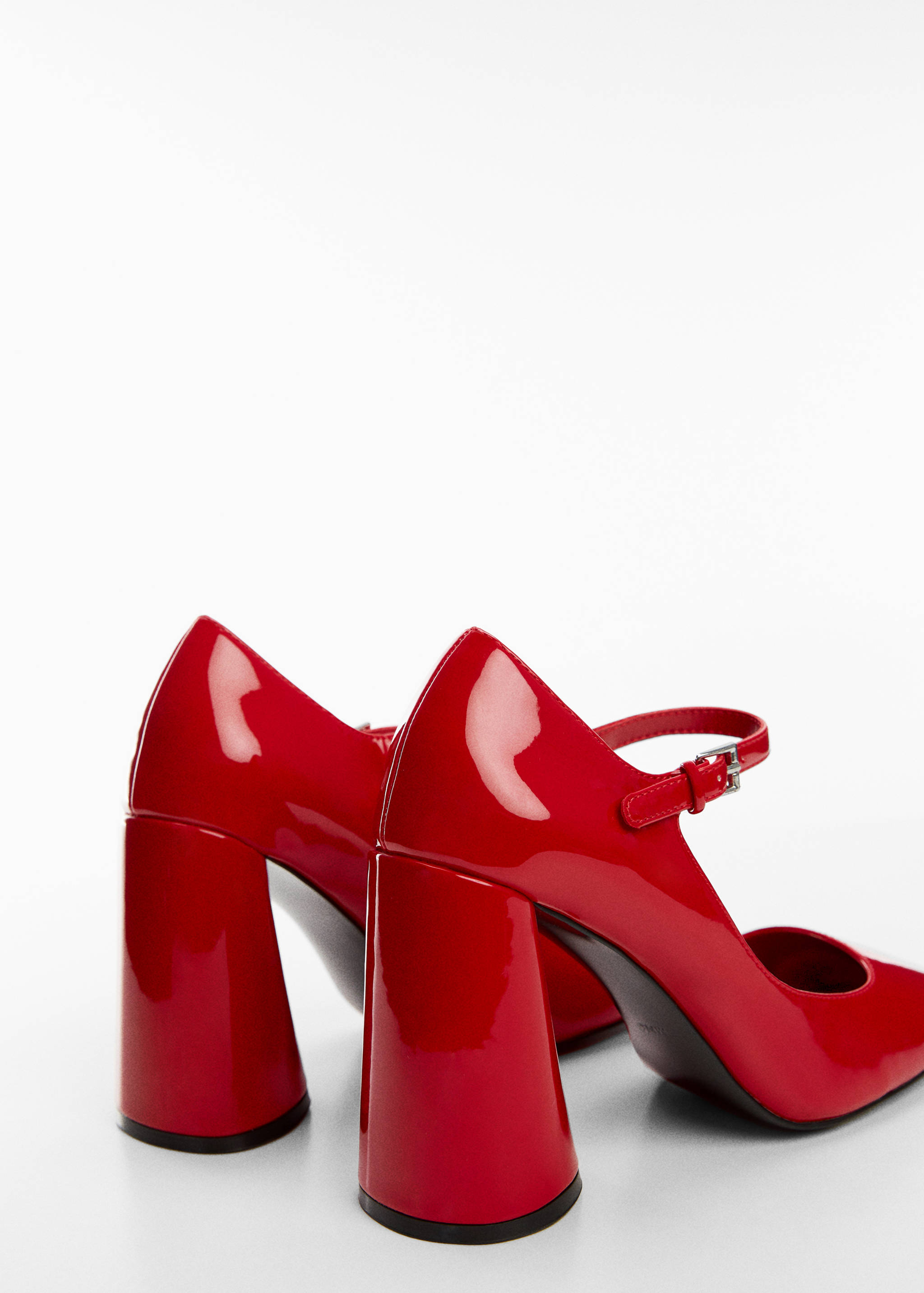 Patent leather heel shoes - Details of the article 1
