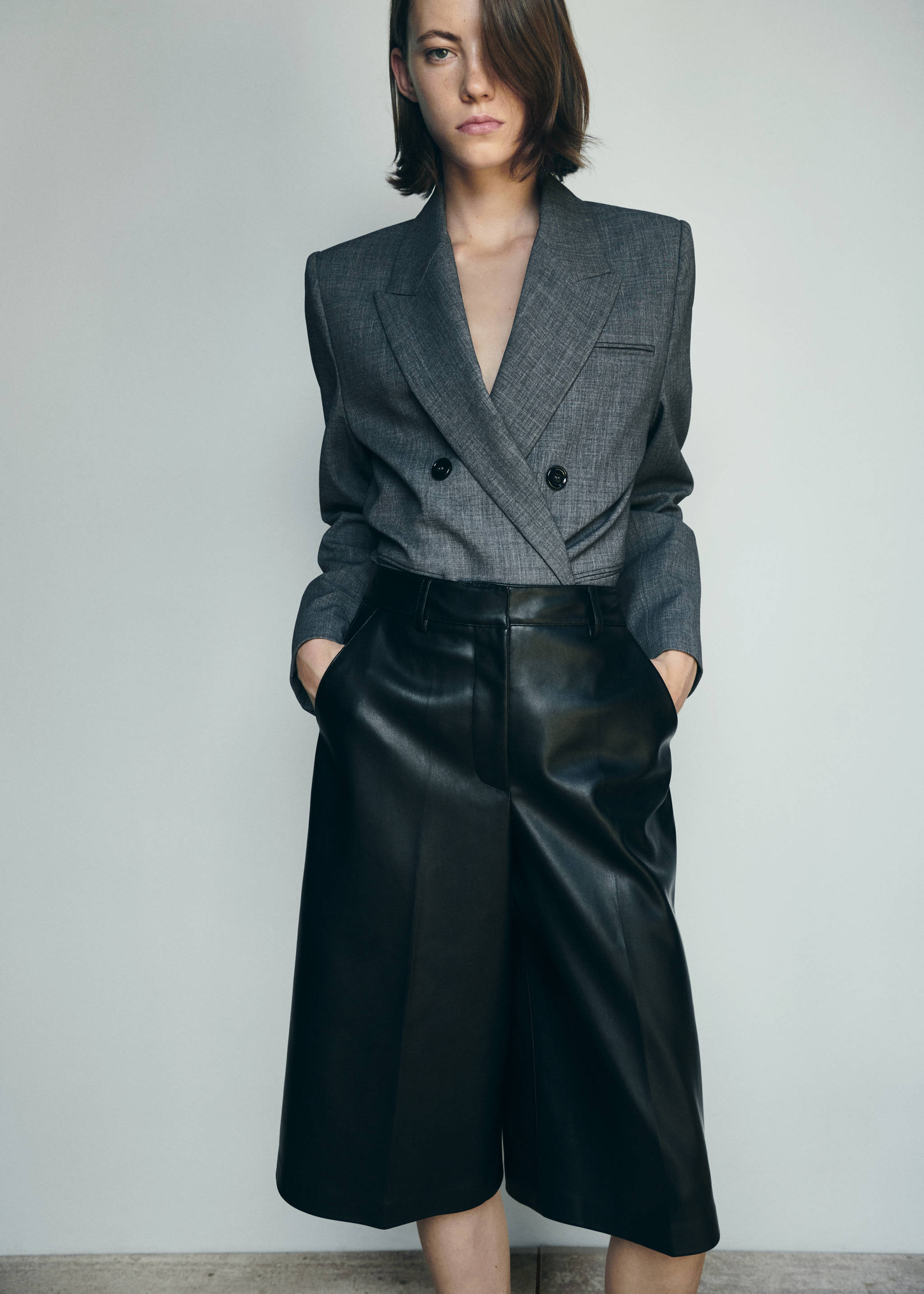 Faux-leather Bermuda shorts - Details of the article 6