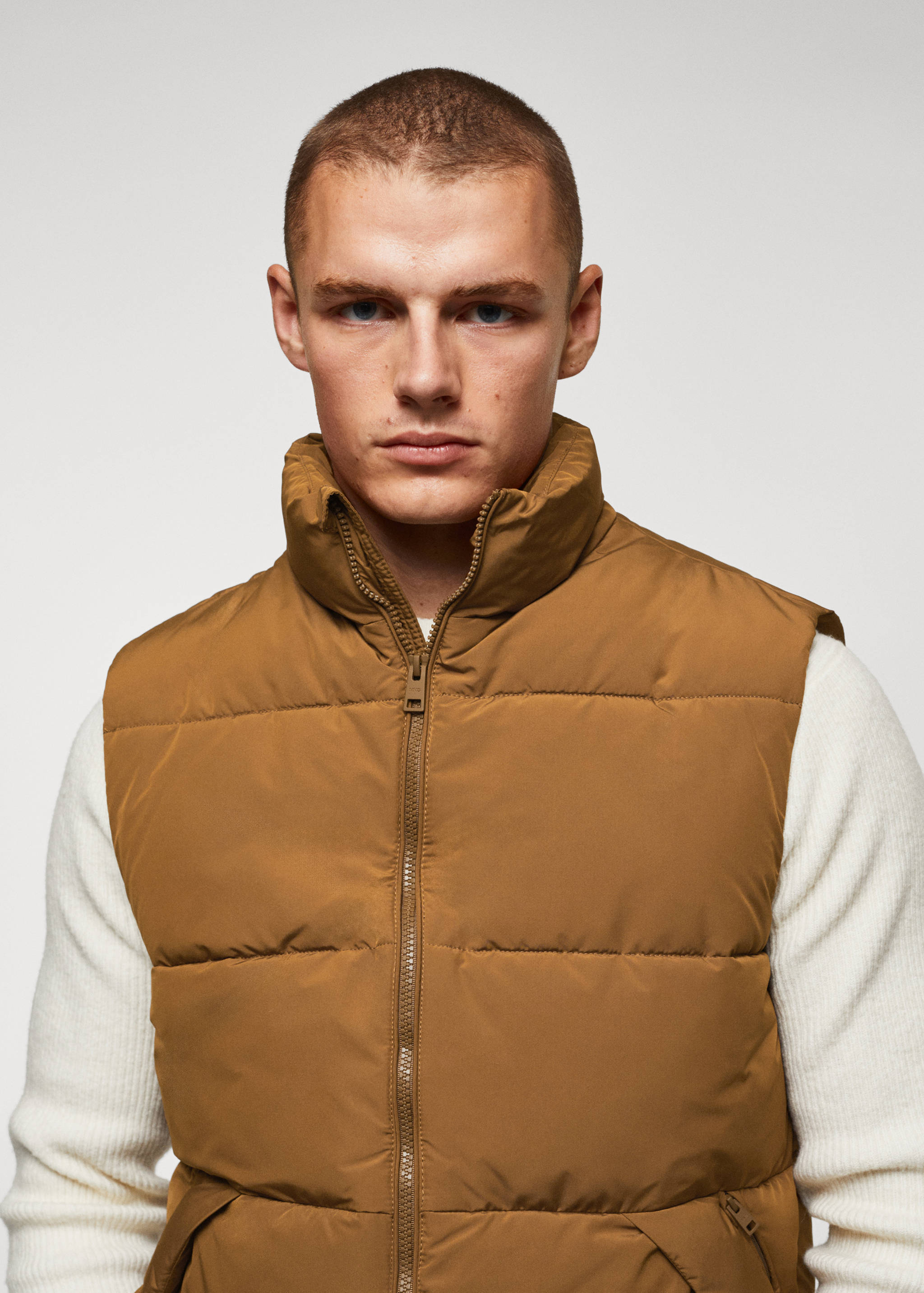 Water-repellent quilted vest - Details of the article 1