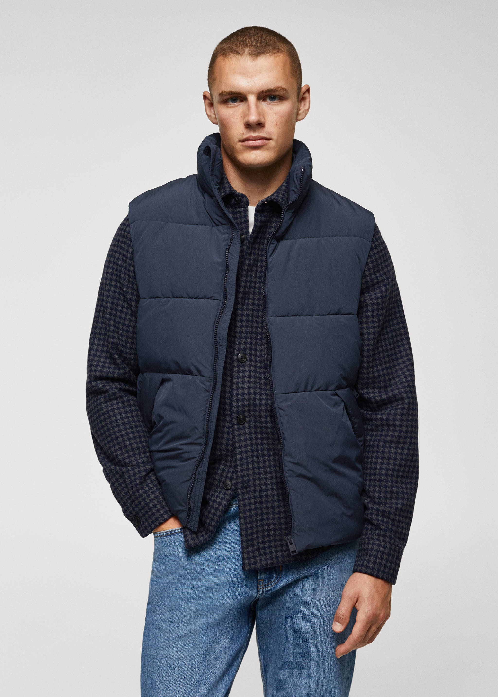 Water-repellent quilted vest - Medium plane