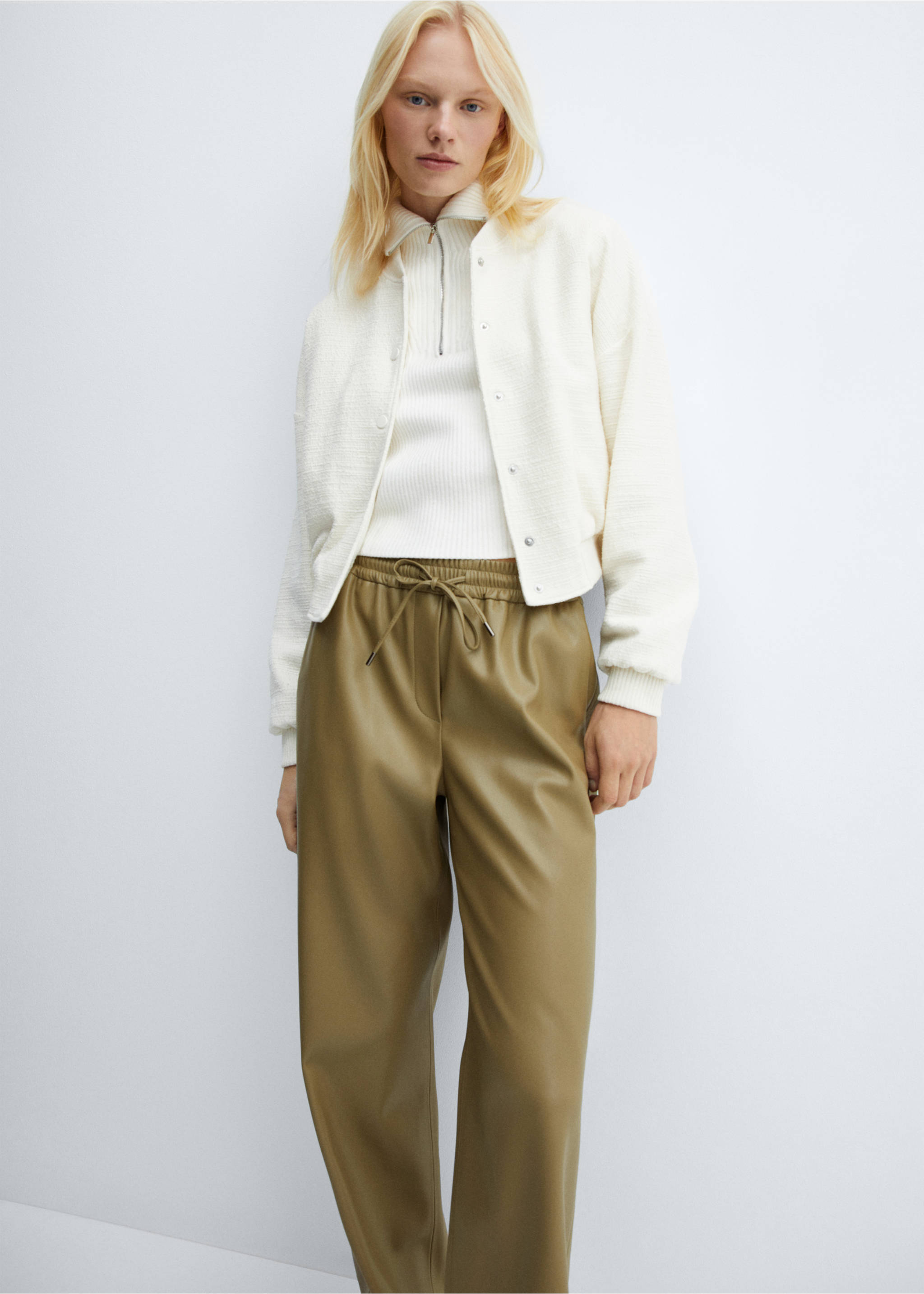 Faux-leather trousers with elastic waist - Details of the article 1, Green. Ref: 57076712-00.