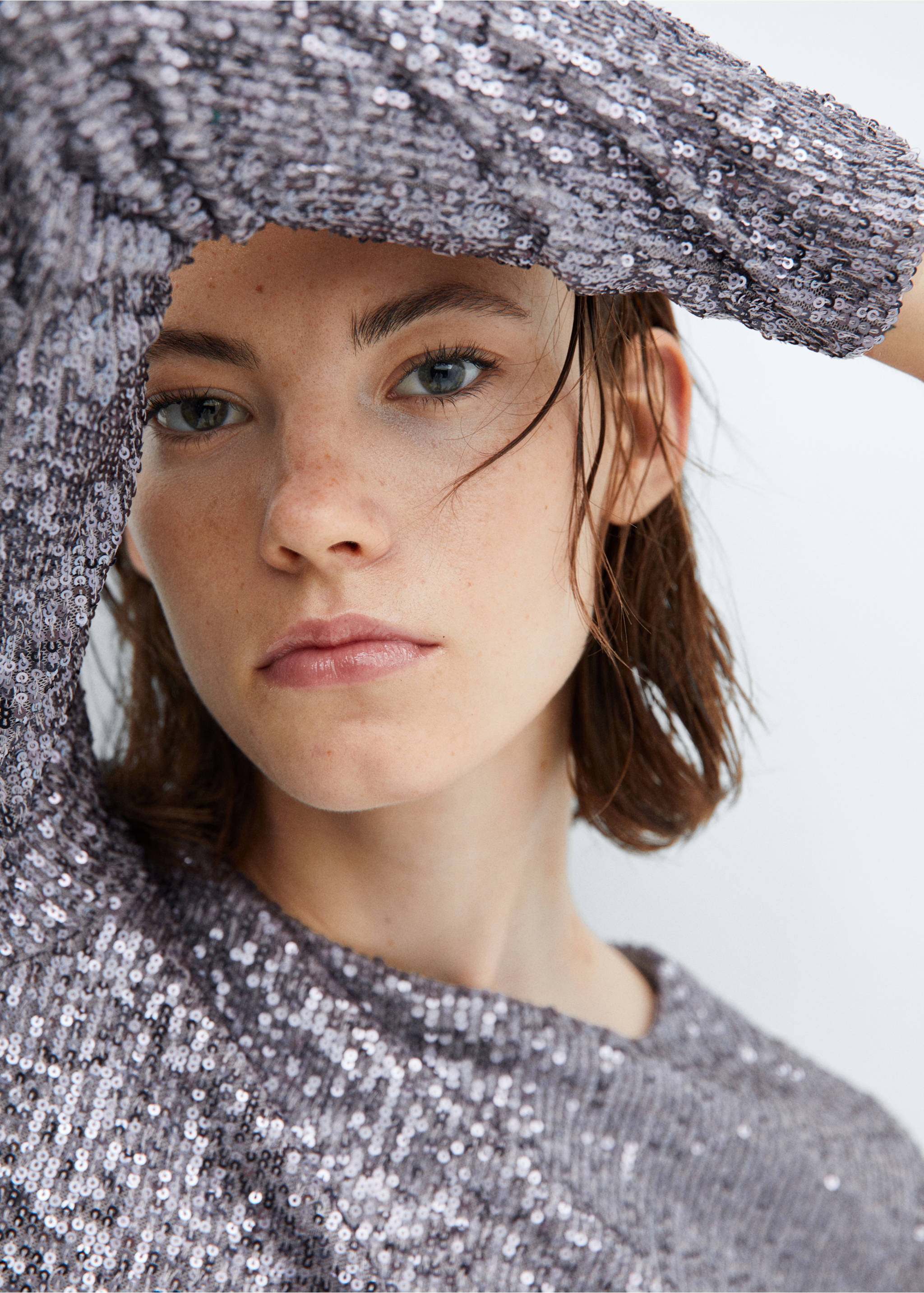 Long-sleeved sequin crop top - Details of the article 1, Grey. Ref: 57076713-00.