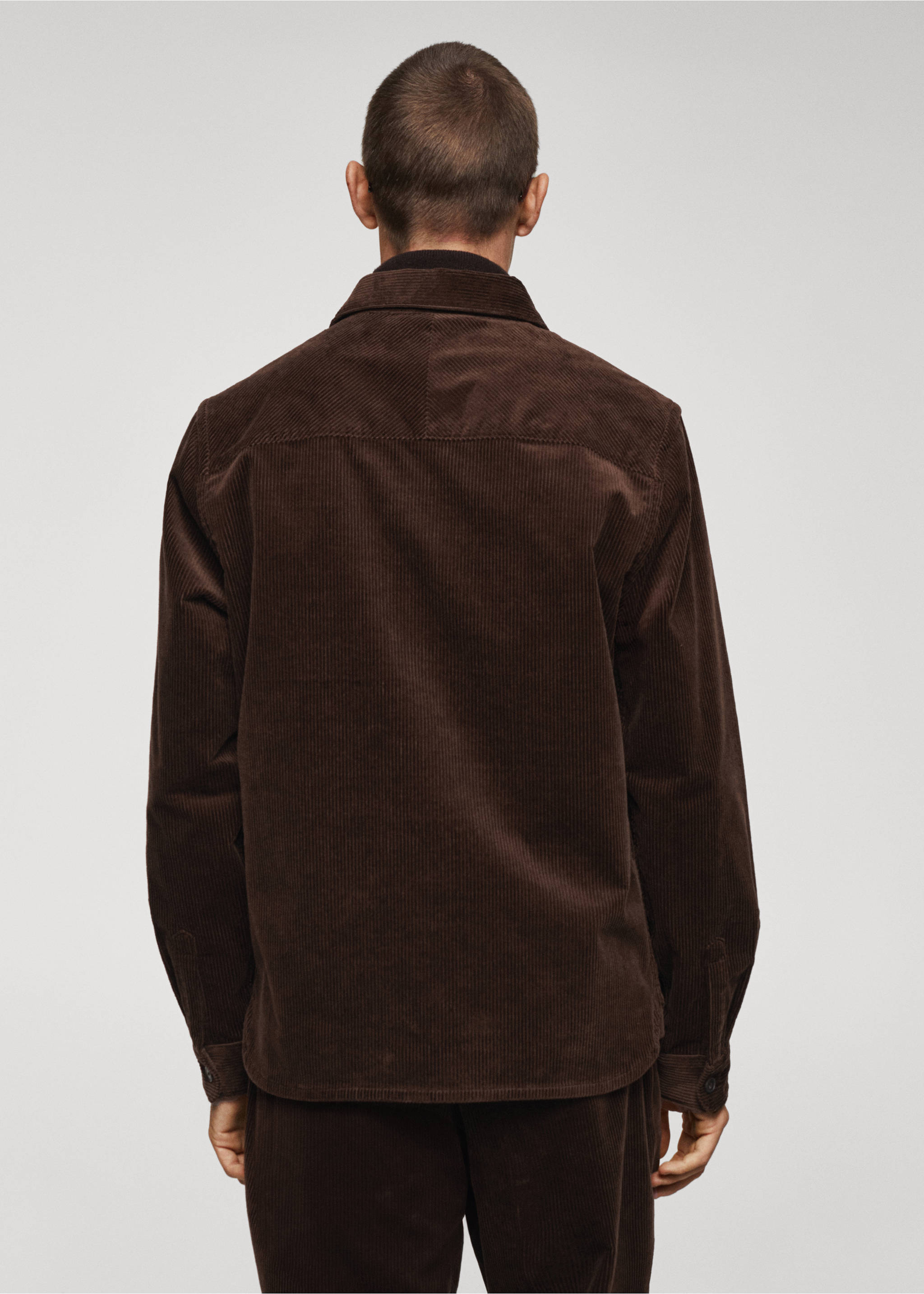 Cord-Overshirt mit Taschen - Rückseite des Artikels, Braun. Ref: 57077709-00.
