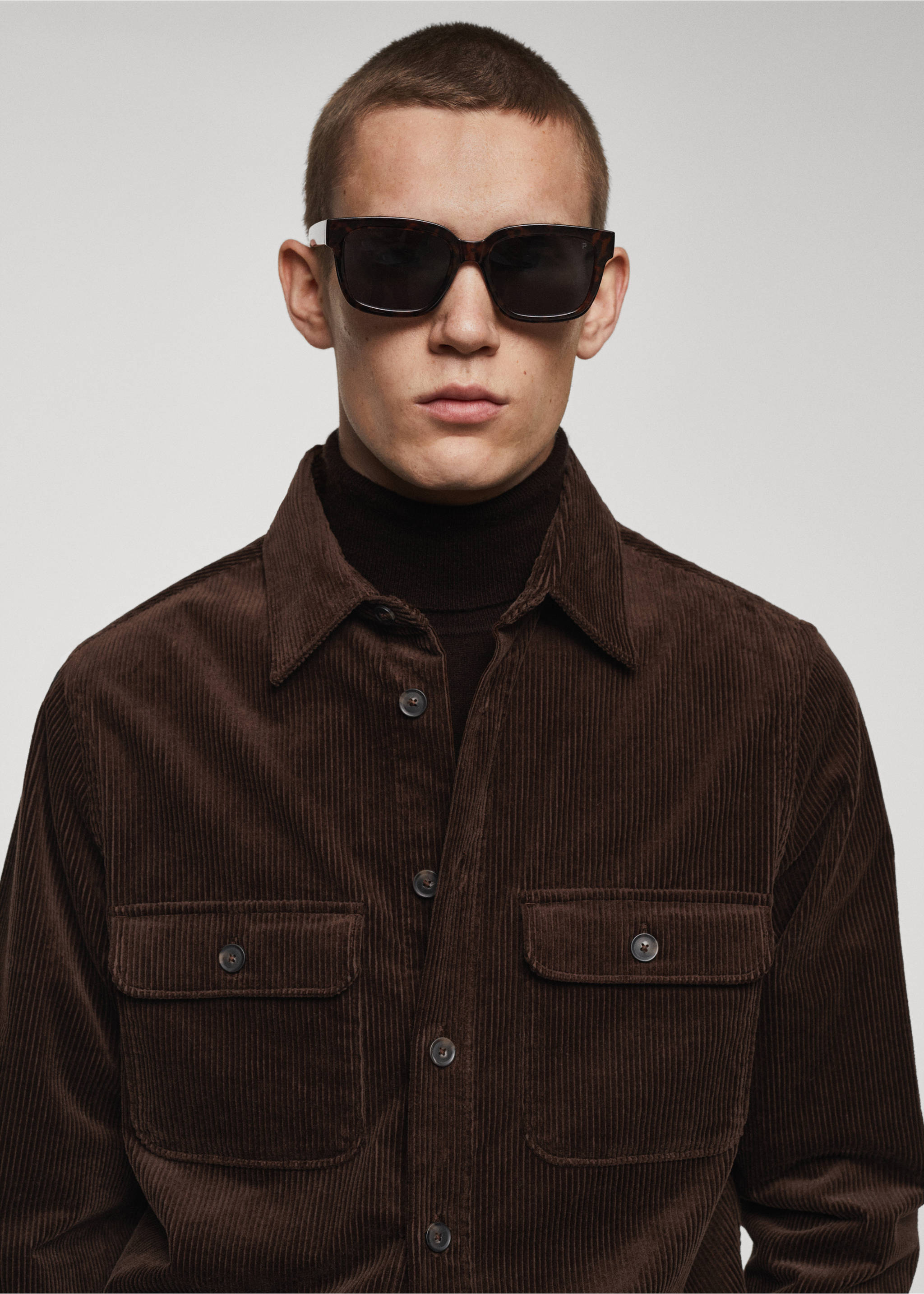 Cord-Overshirt mit Taschen - Detail des Artikels 1, Braun. Ref: 57077709-00.