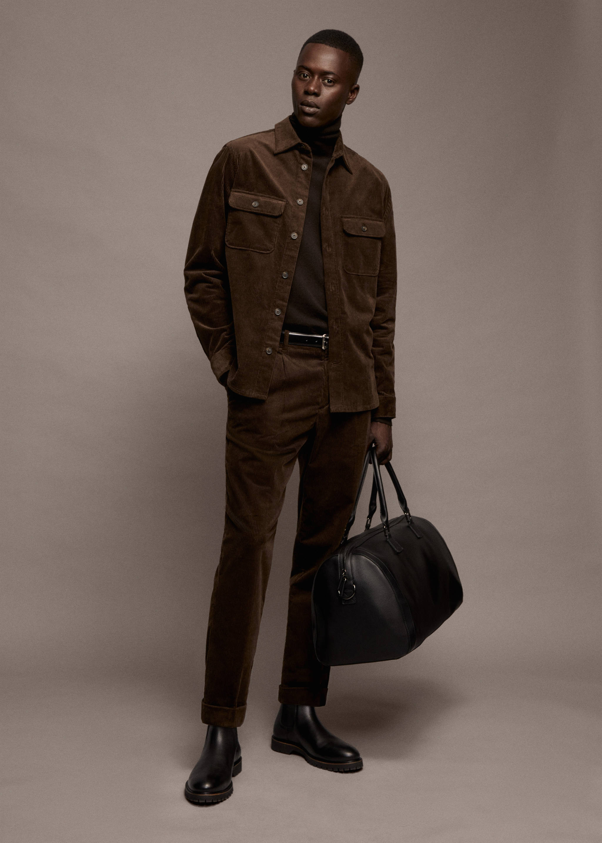 Cord-Overshirt mit Taschen - Detail des Artikels 5, Braun. Ref: 57077709-00.