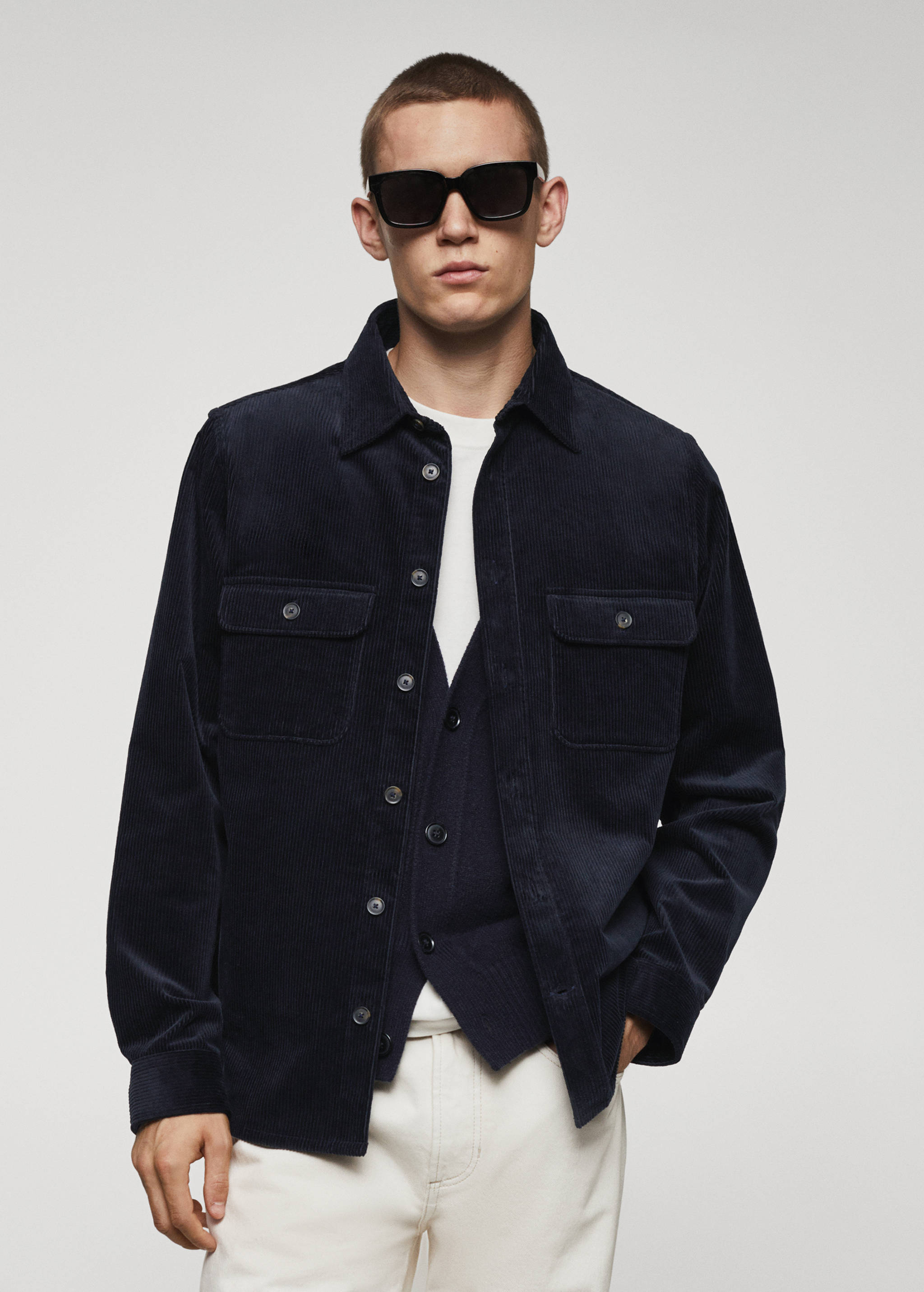 Cord-Overshirt mit Taschen - Mittlere Ansicht