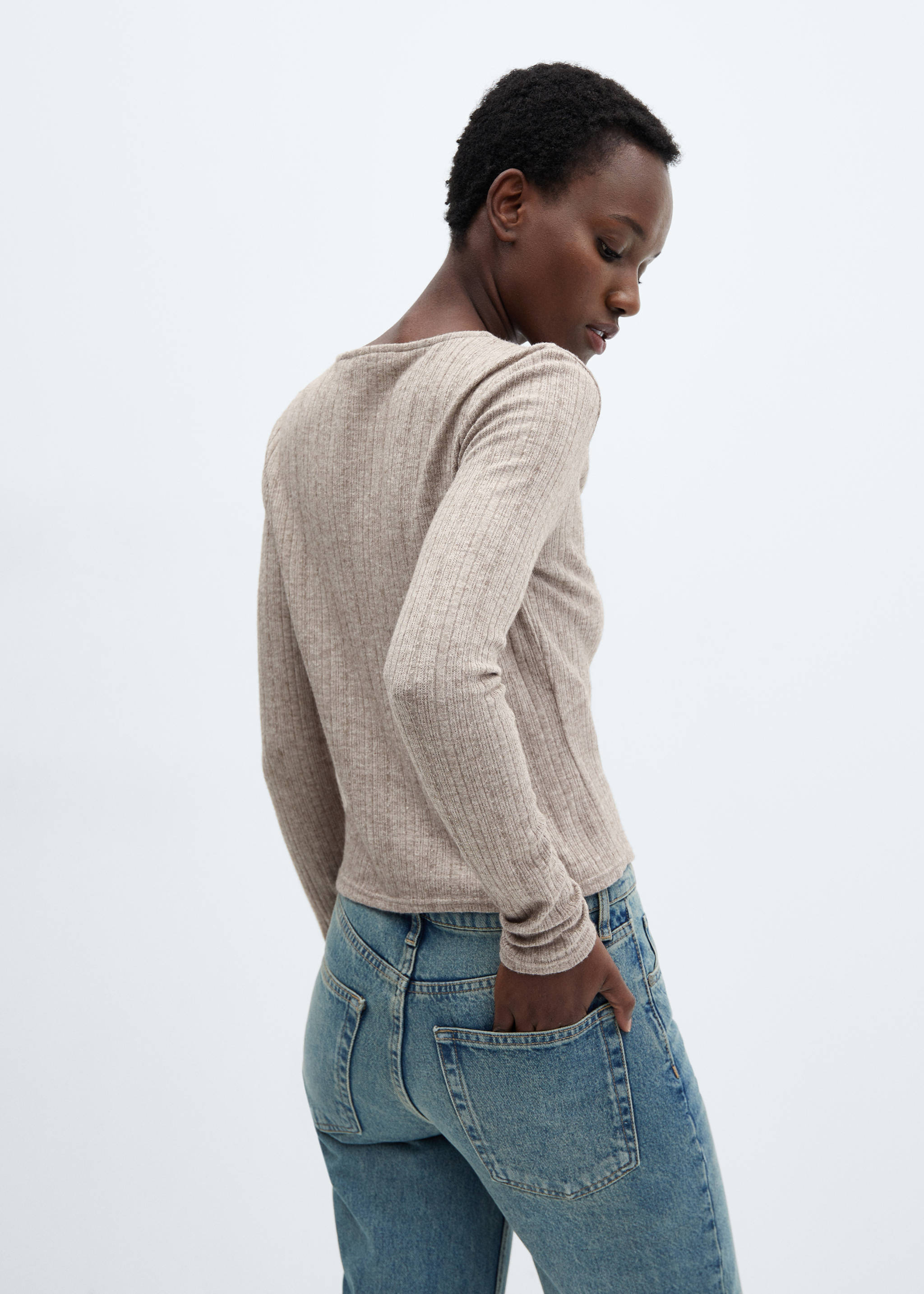 Knitted t-shirt with button - Reverse of the article