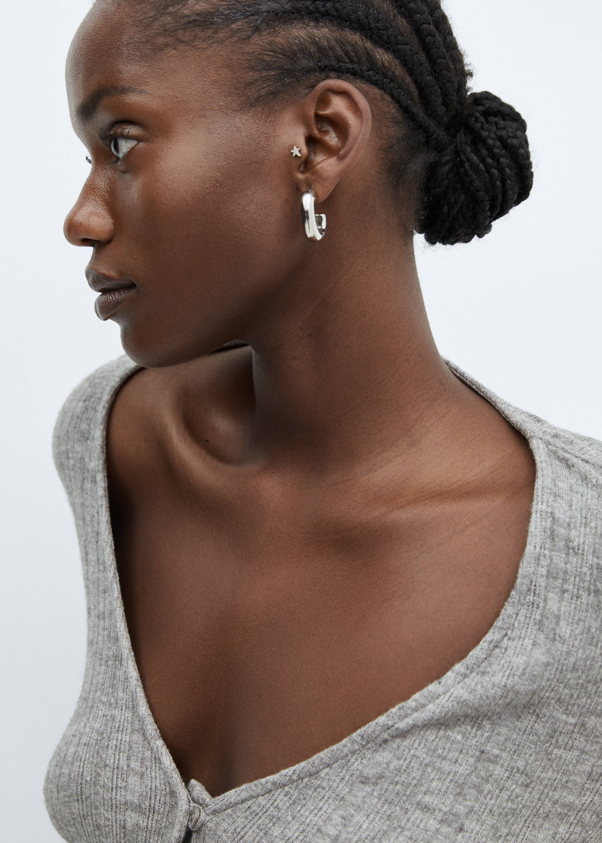 Knitted t-shirt with button - Details of the article 4