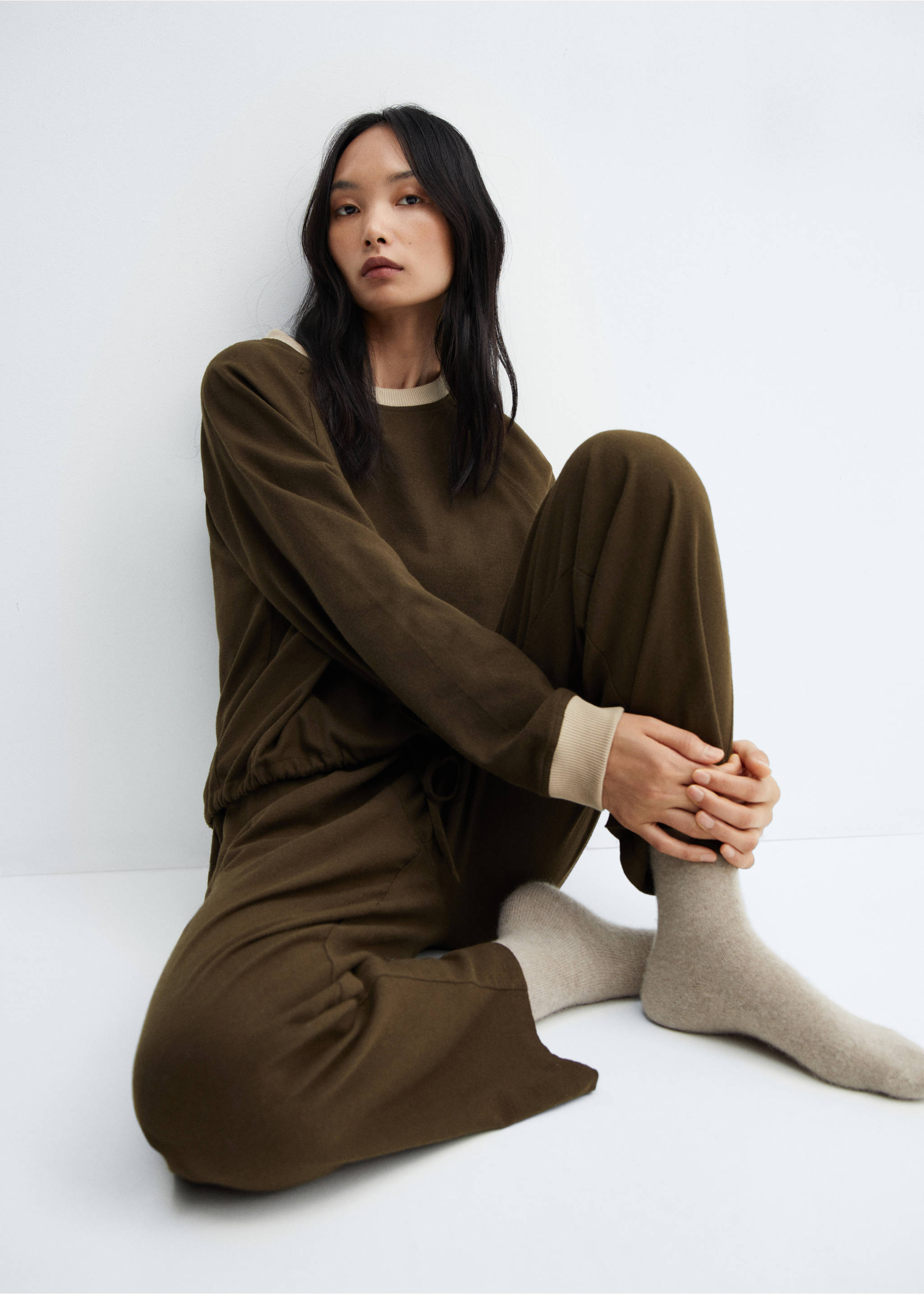 Flannel sweatshirt with adjustable hem - Details of the article 2, Khaki. Ref: 57077746-00.