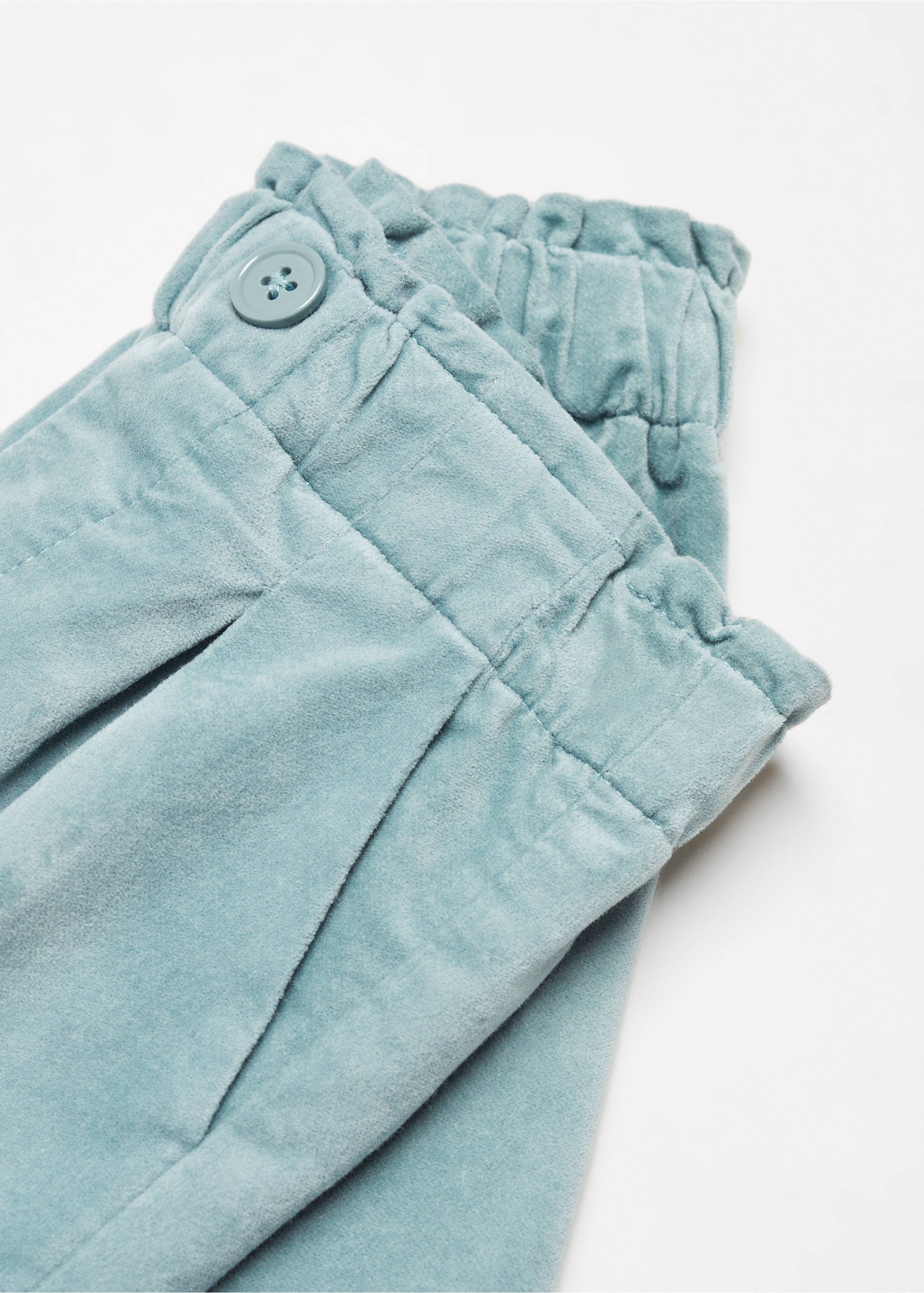 Velvet short - Details of the article 8, Pastel Green. Ref: 57079097-00.