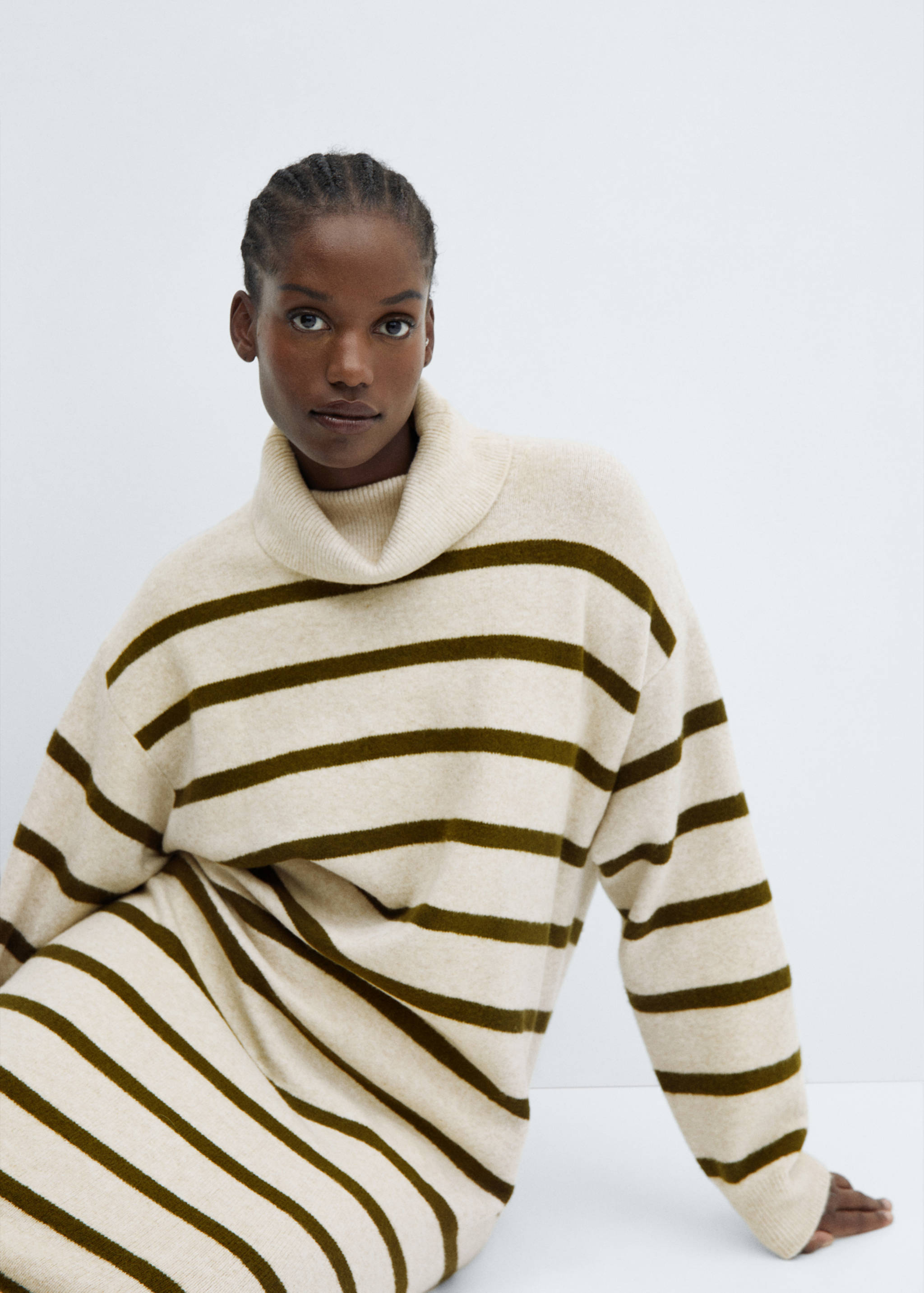 Sukienka z dzianiny z golfem - Szczegóły artykułu 4