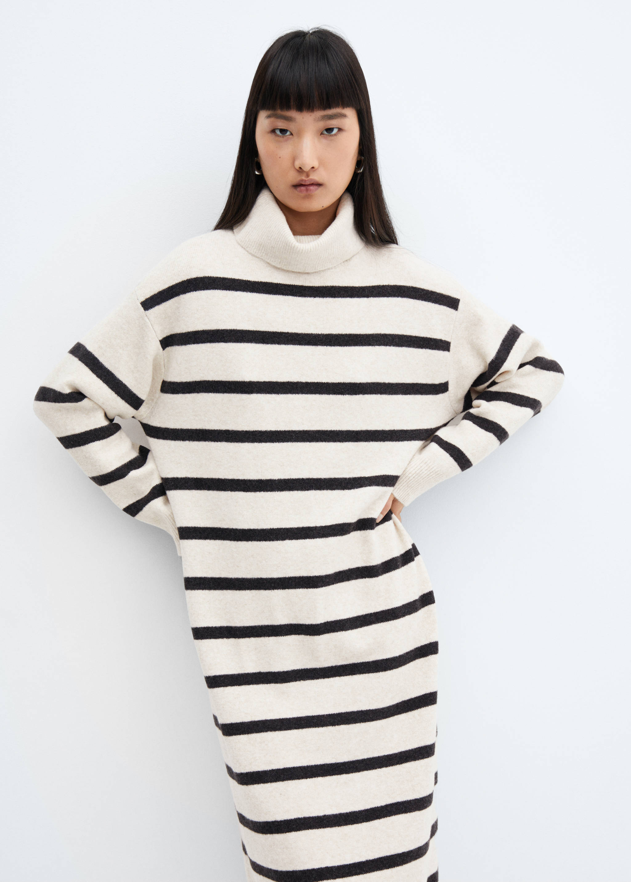 Knitted turtleneck dress - Medium plane