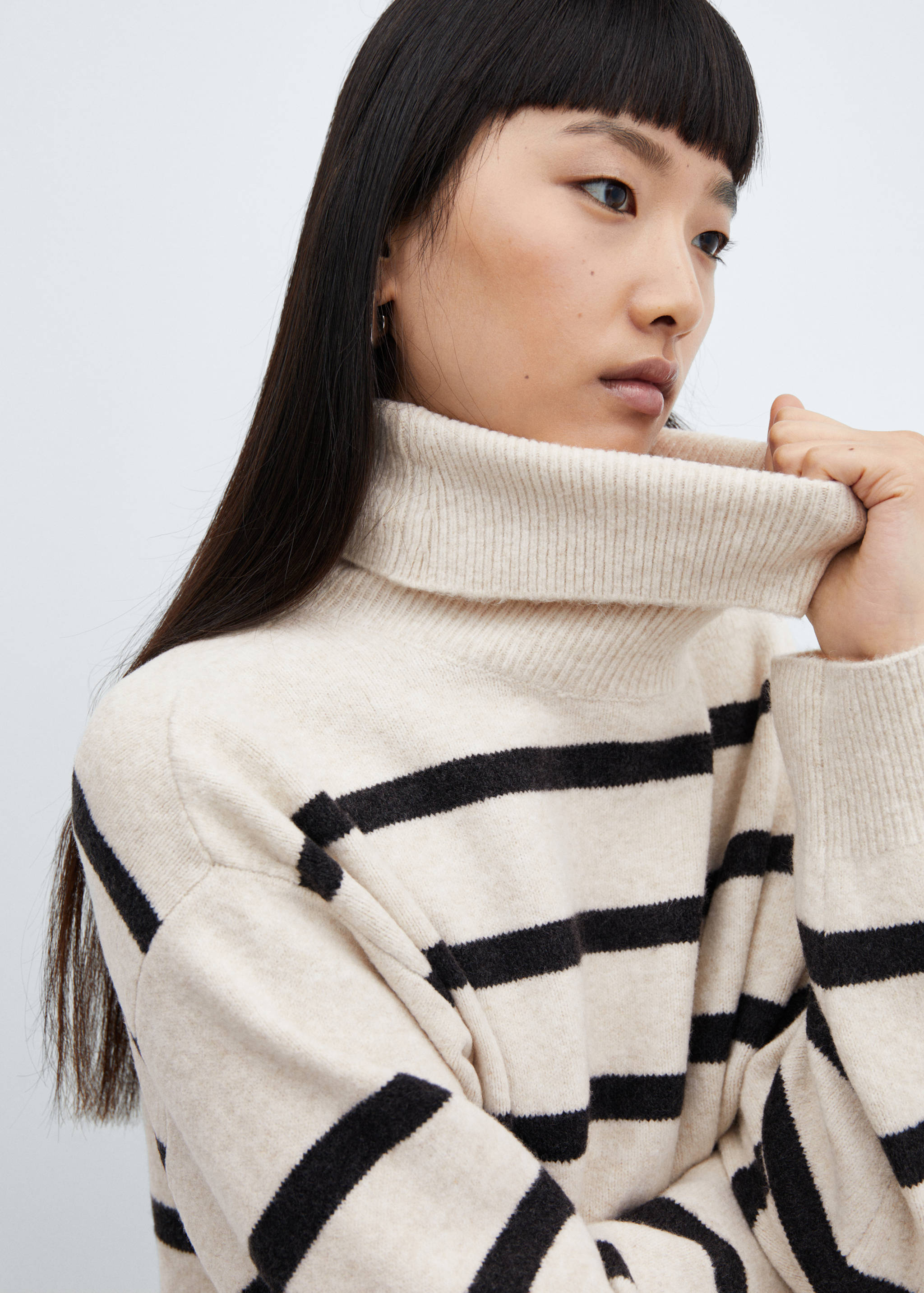 Knitted turtleneck dress - Details of the article 1