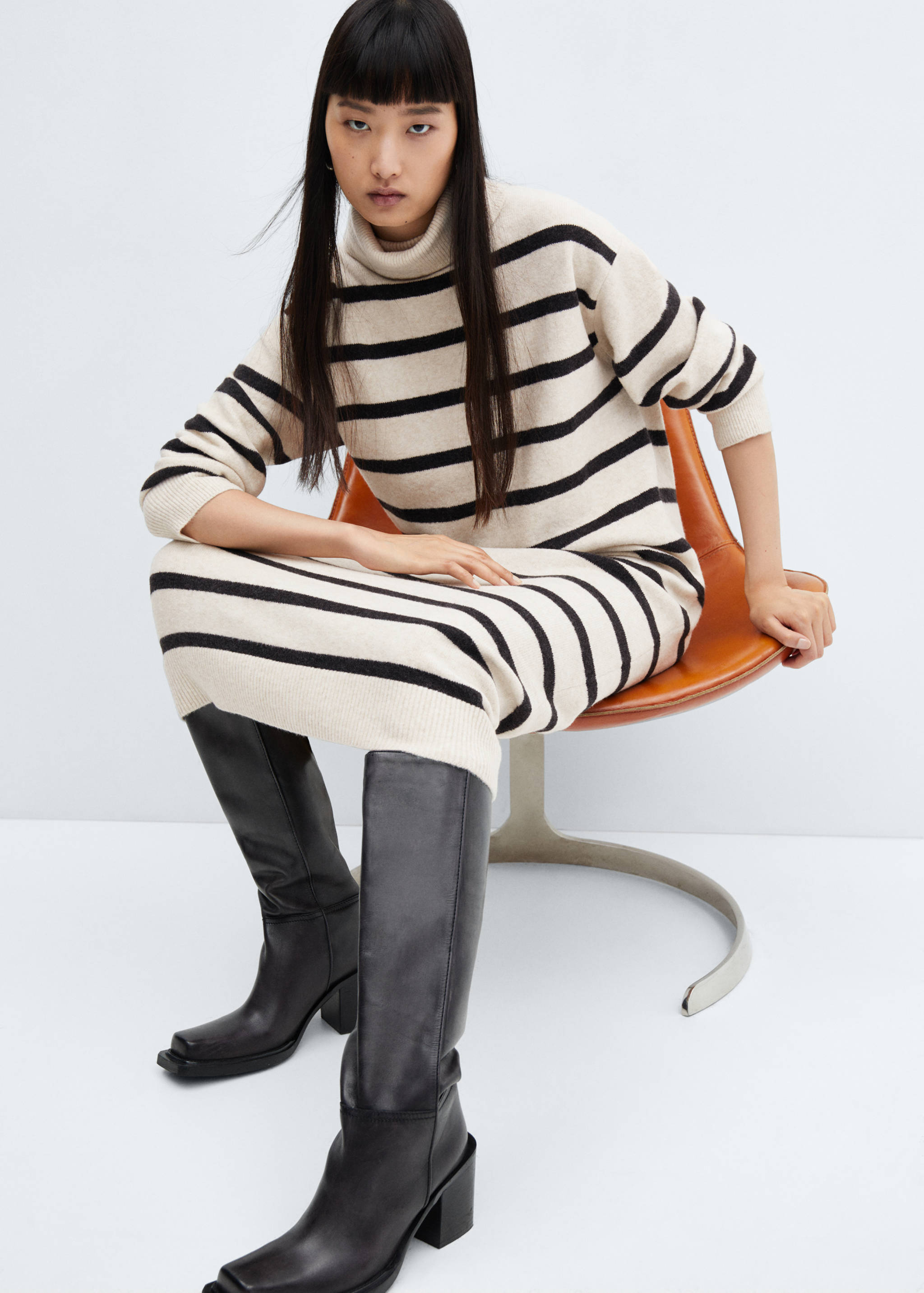 Knitted turtleneck dress - Details of the article 2