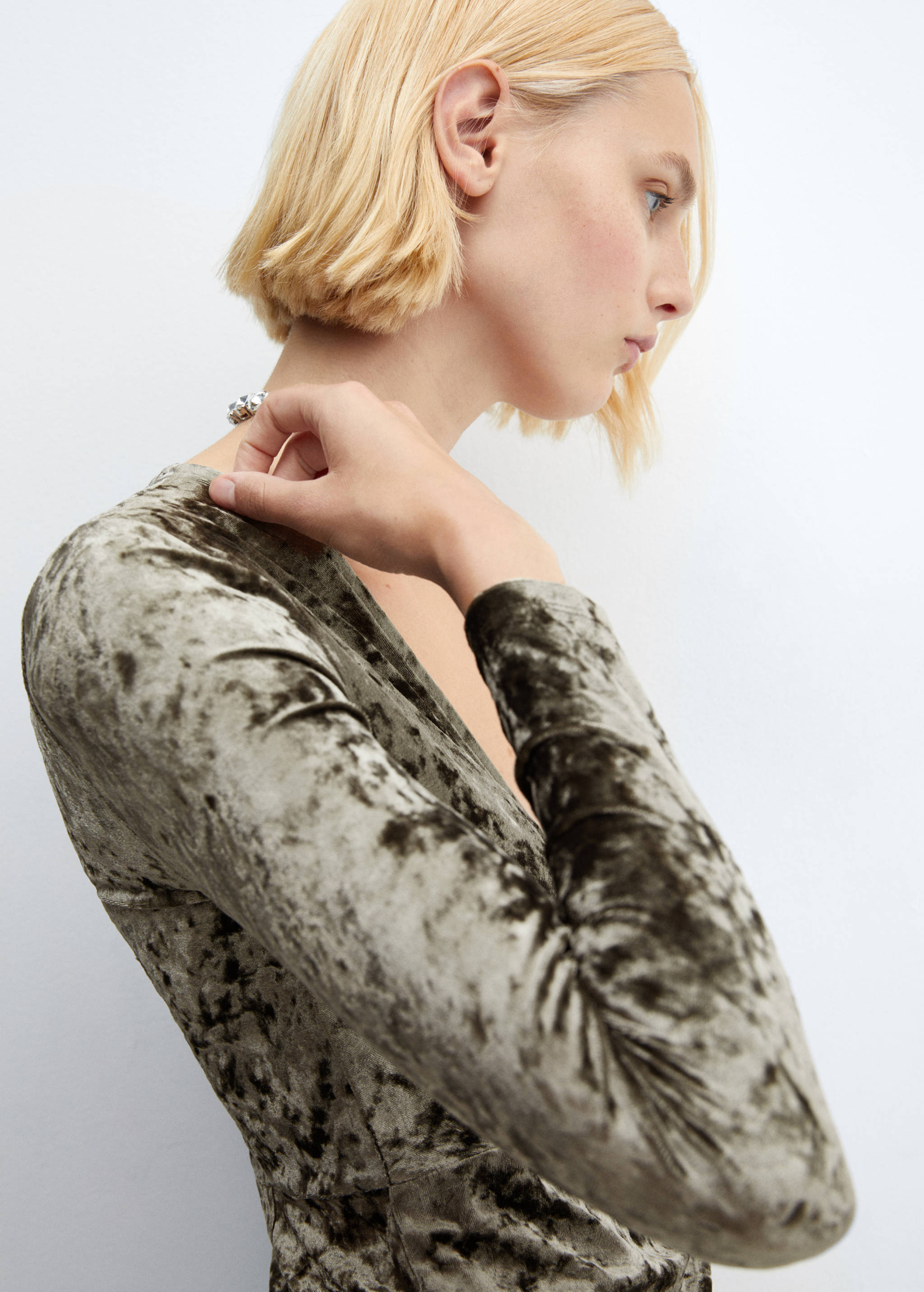 Sukienka z aksamitu z węzłem - Szczegóły artykułu 1