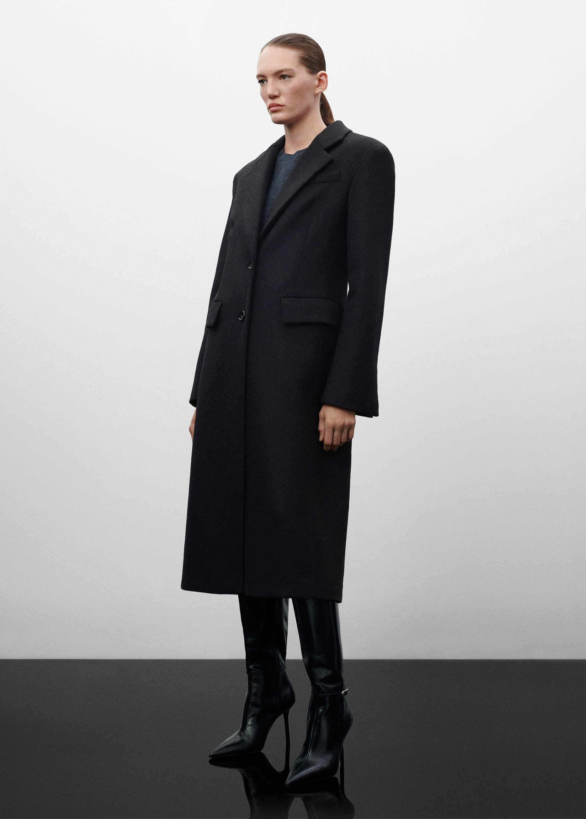 Wool coat with shoulder pads - General plane