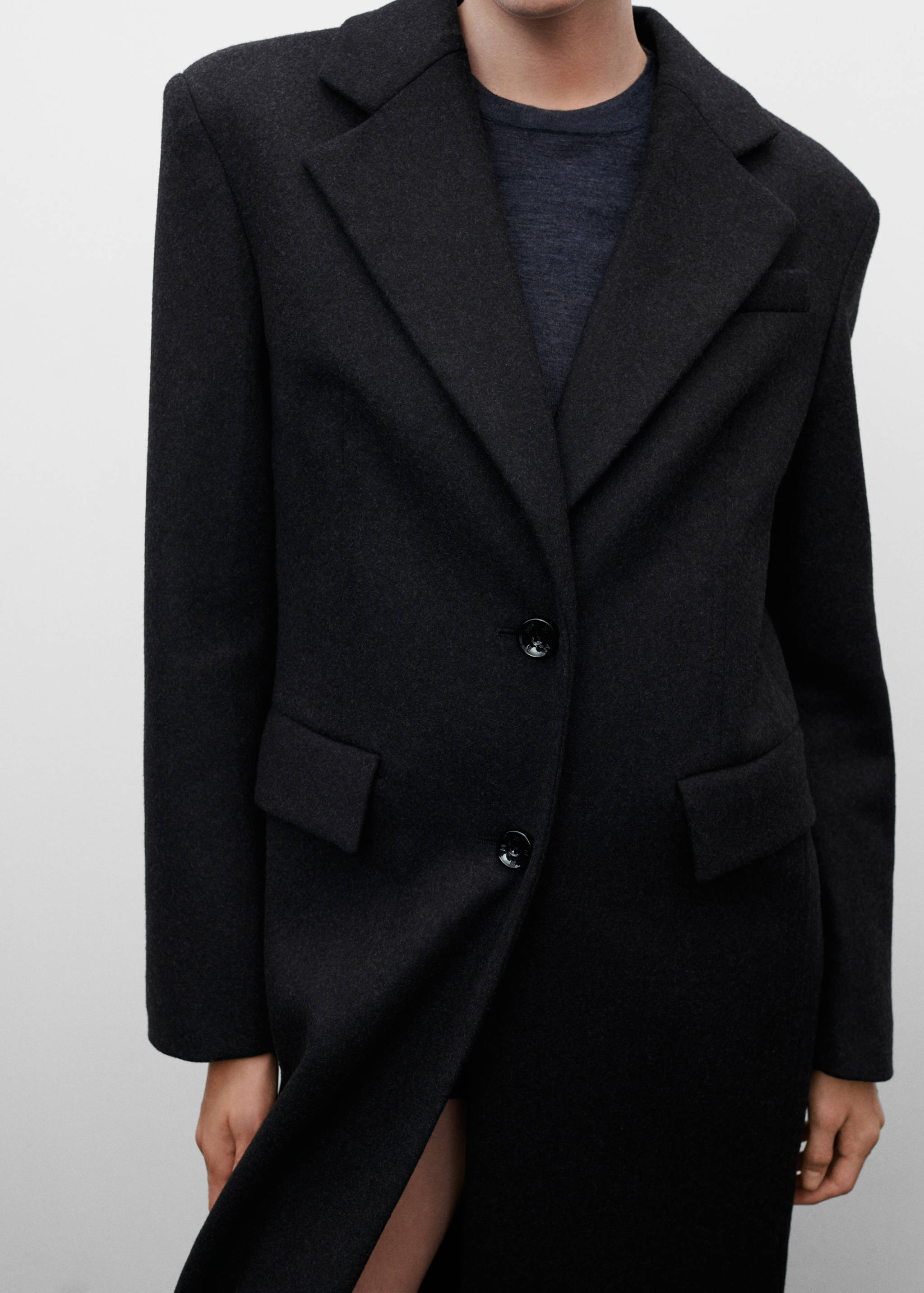 Wool coat with shoulder pads - Details of the article 2