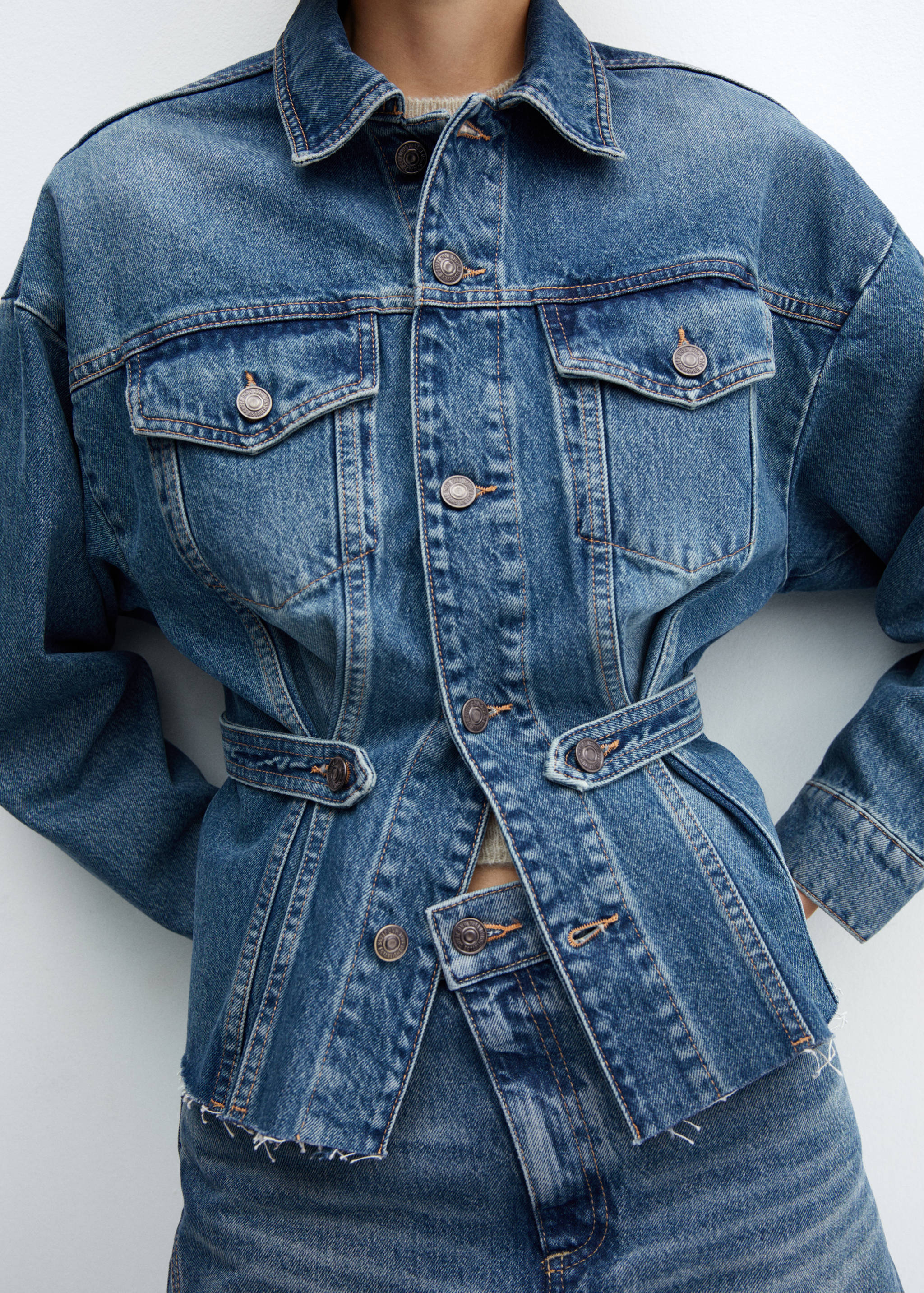 Taillierte Jeansjacke - Detail des Artikels 3