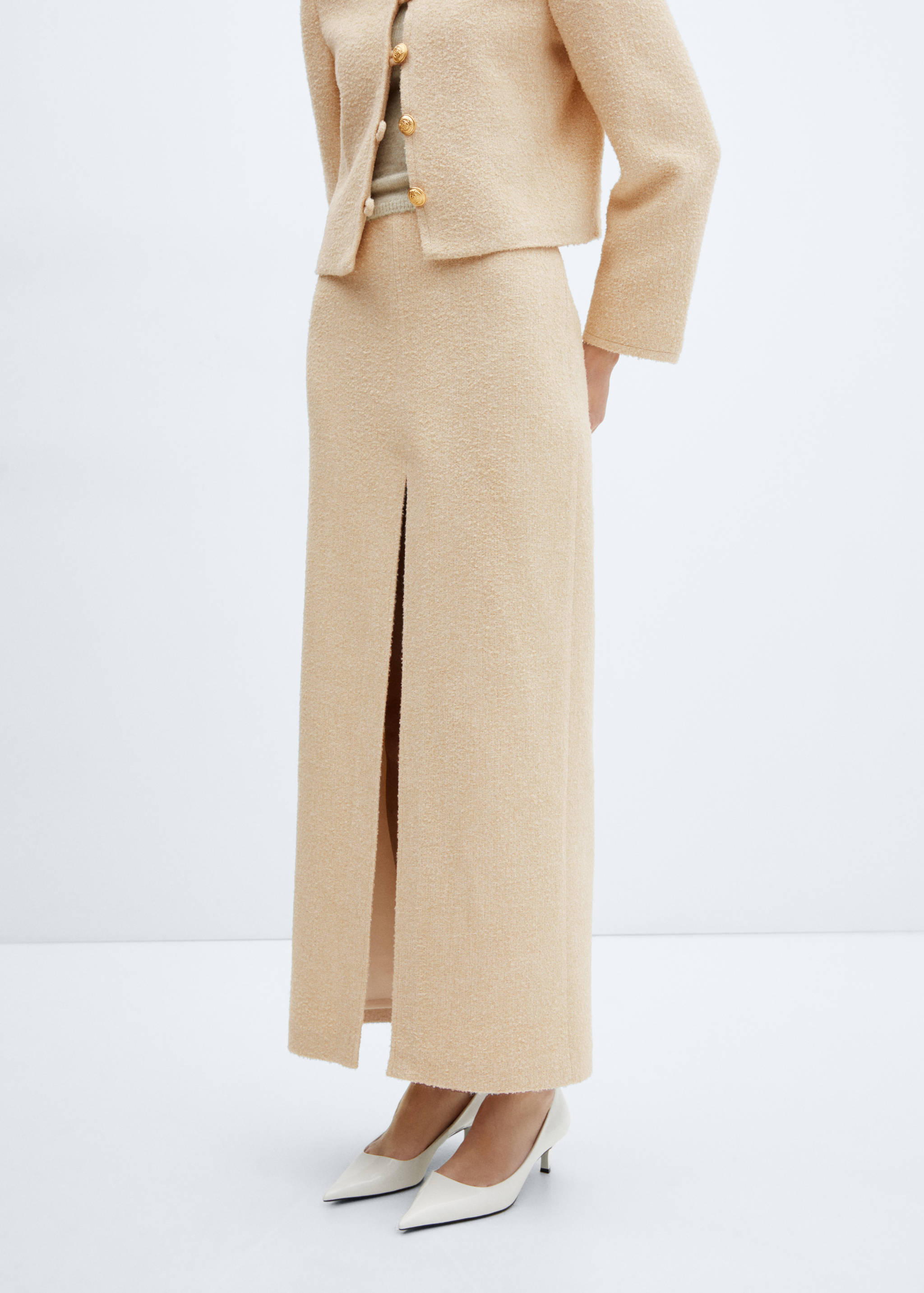 Jupe longue fendue - Plan moyen