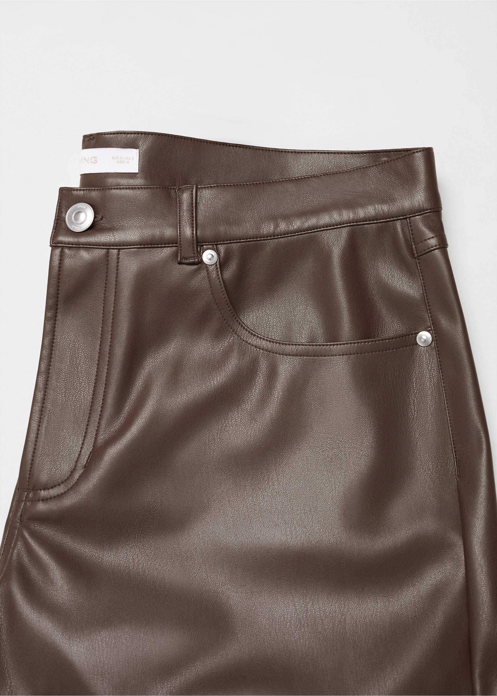 Slim Fit-Hose mit Ledereffekt - Detail des Artikels 8, Khaki. Ref: 57079213-00.