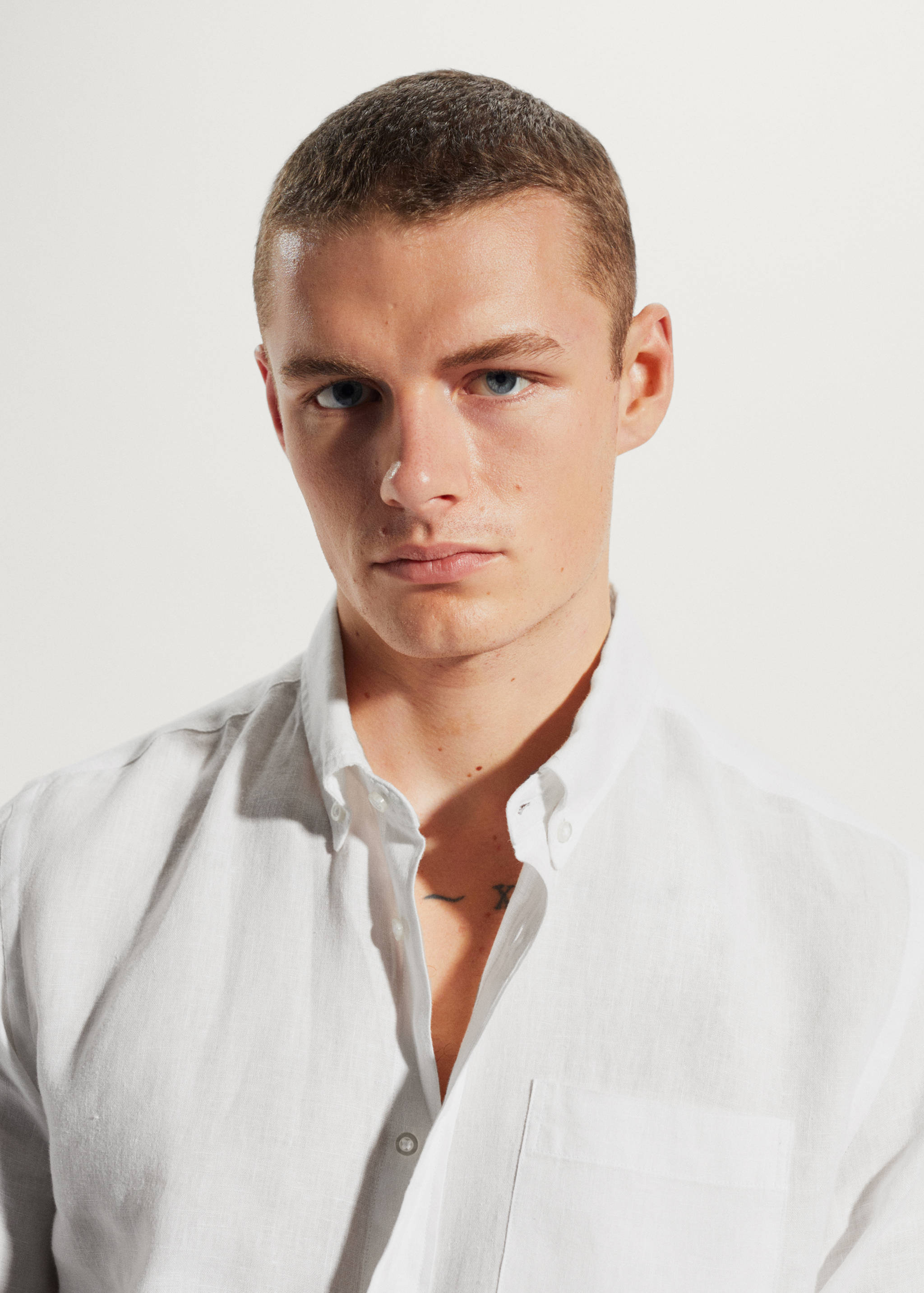 100% linen slim-fit shirt - Details of the article 1