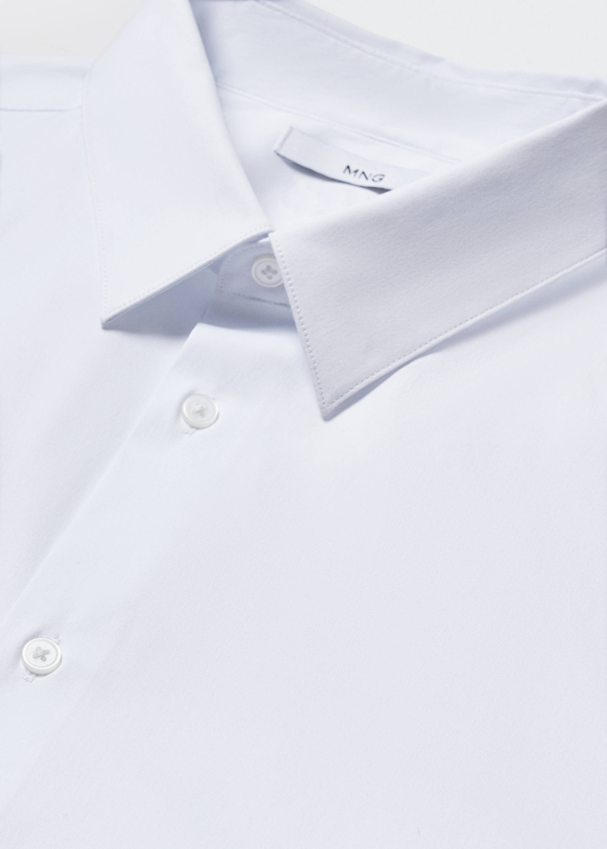 Camisa slim fit 100% lino - Vista detalle de cuello