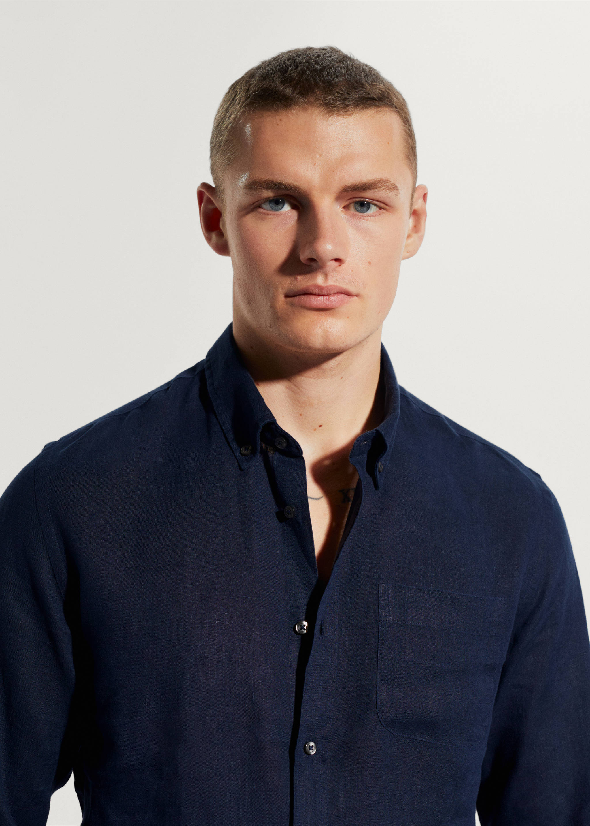 100% linen slim-fit shirt - Details of the article 1