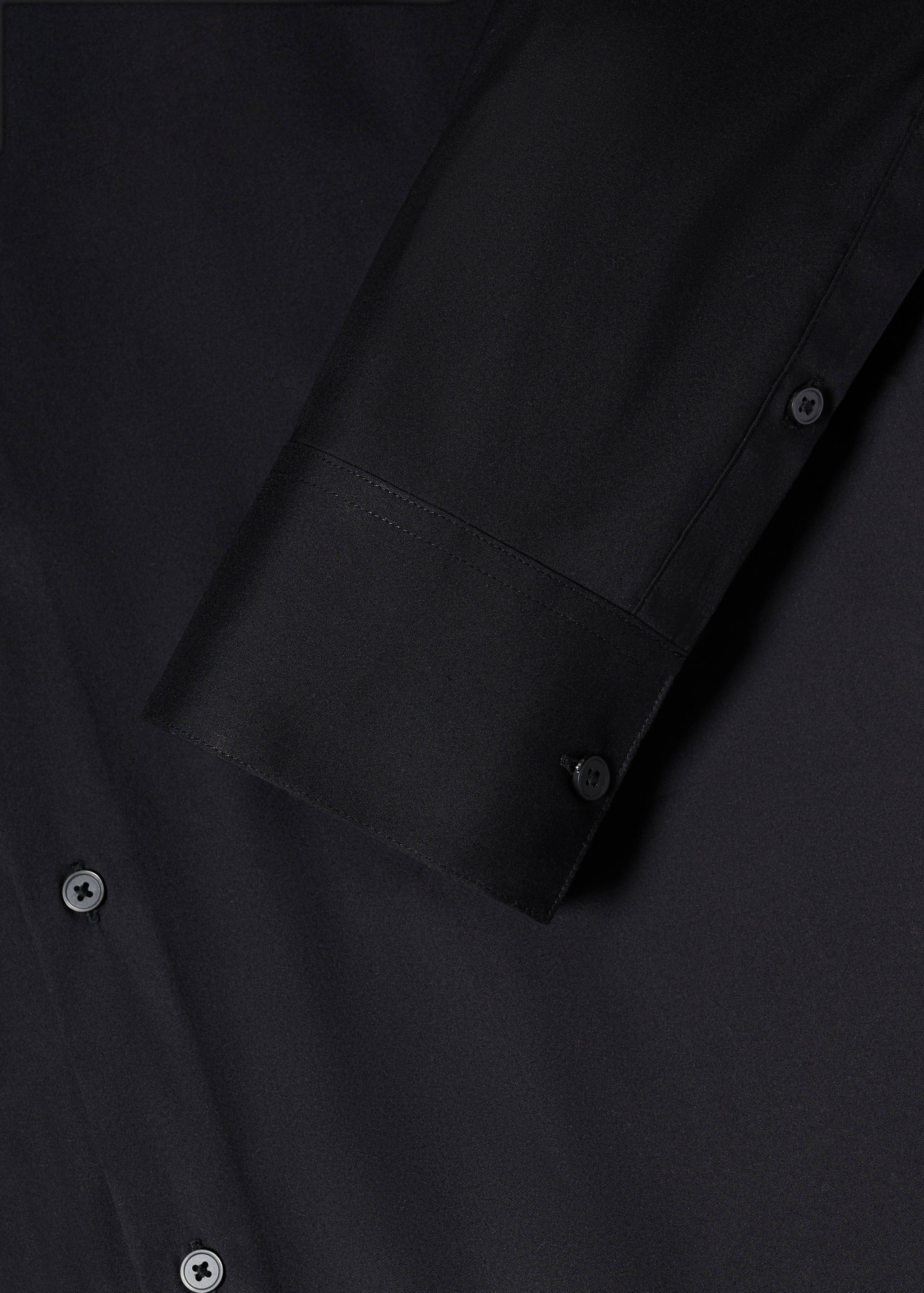 Camisa slim fit 100% lino - Vista detalle de puño
