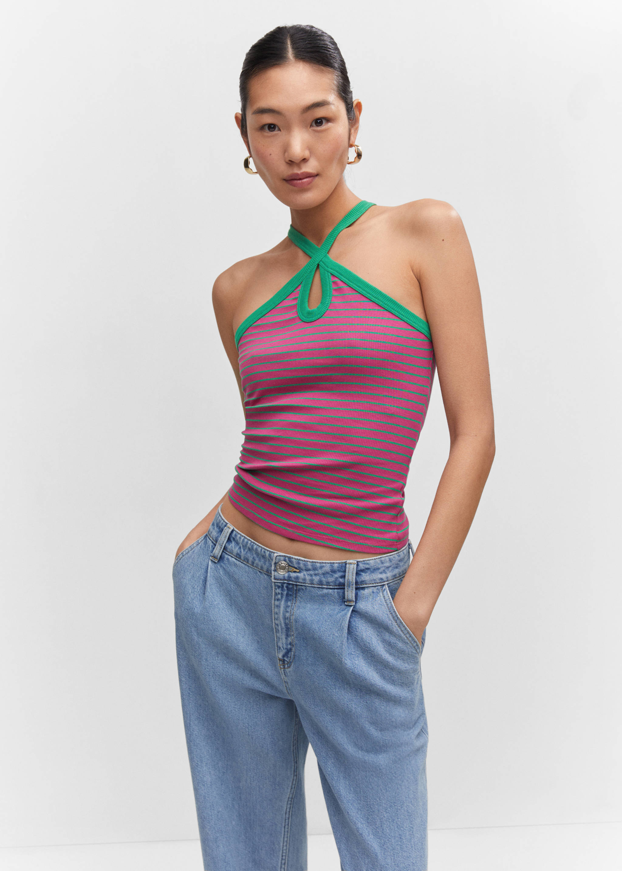 Top punto cuello halter - Plano medio
