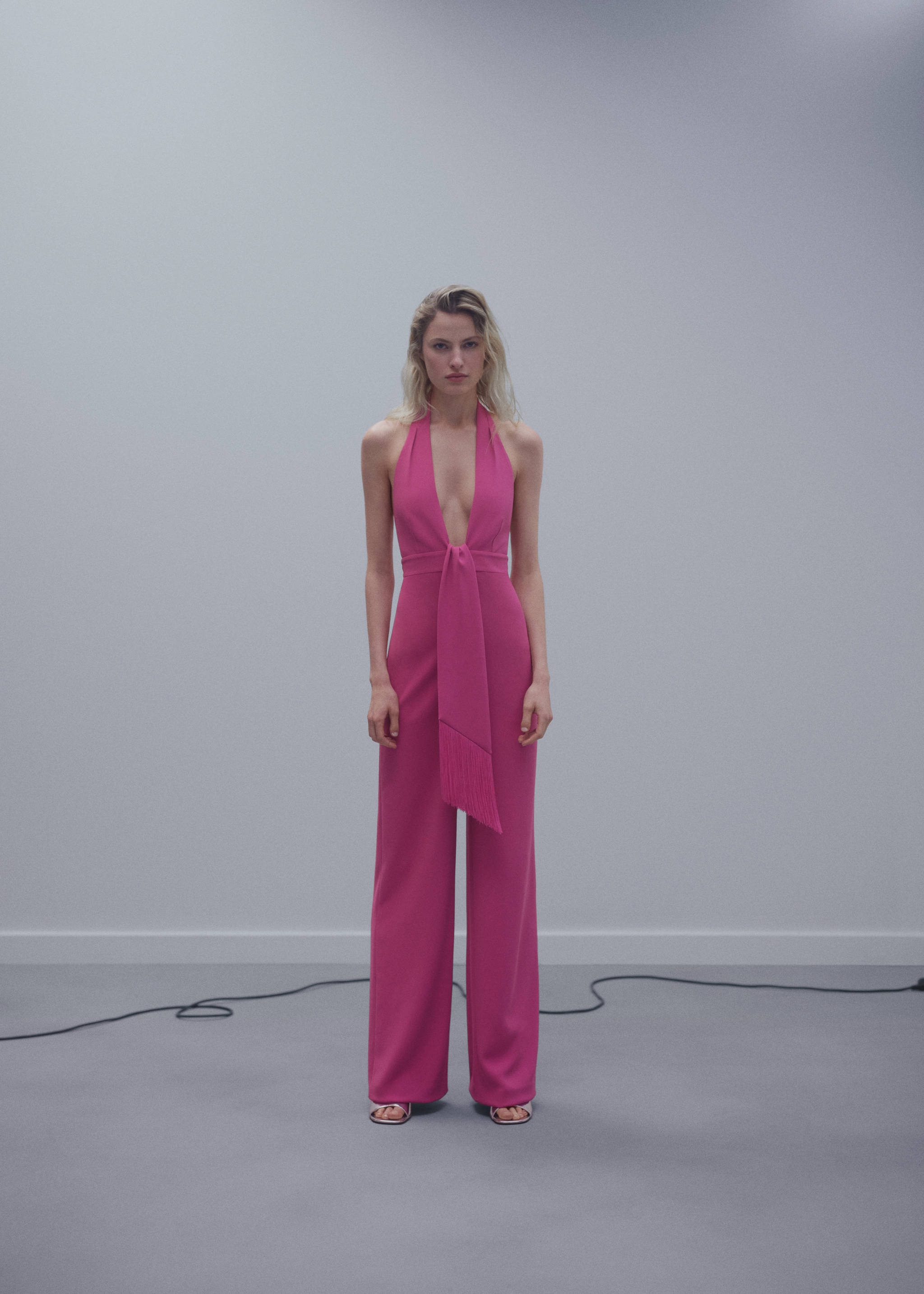 Halterjumpsuit met strikdetail - Overzichtstekening