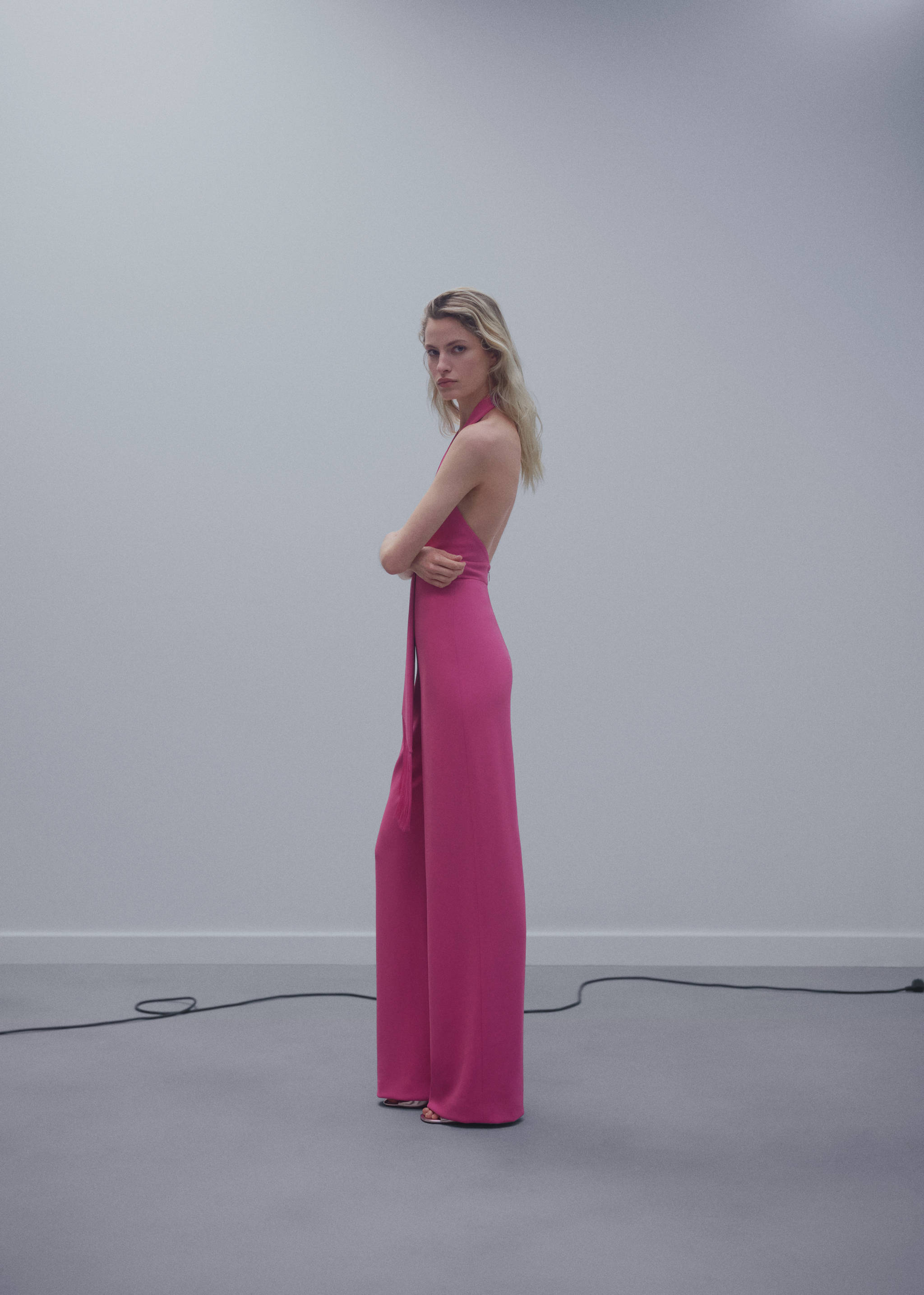 Halterjumpsuit met strikdetail - Detail van het artikel 2