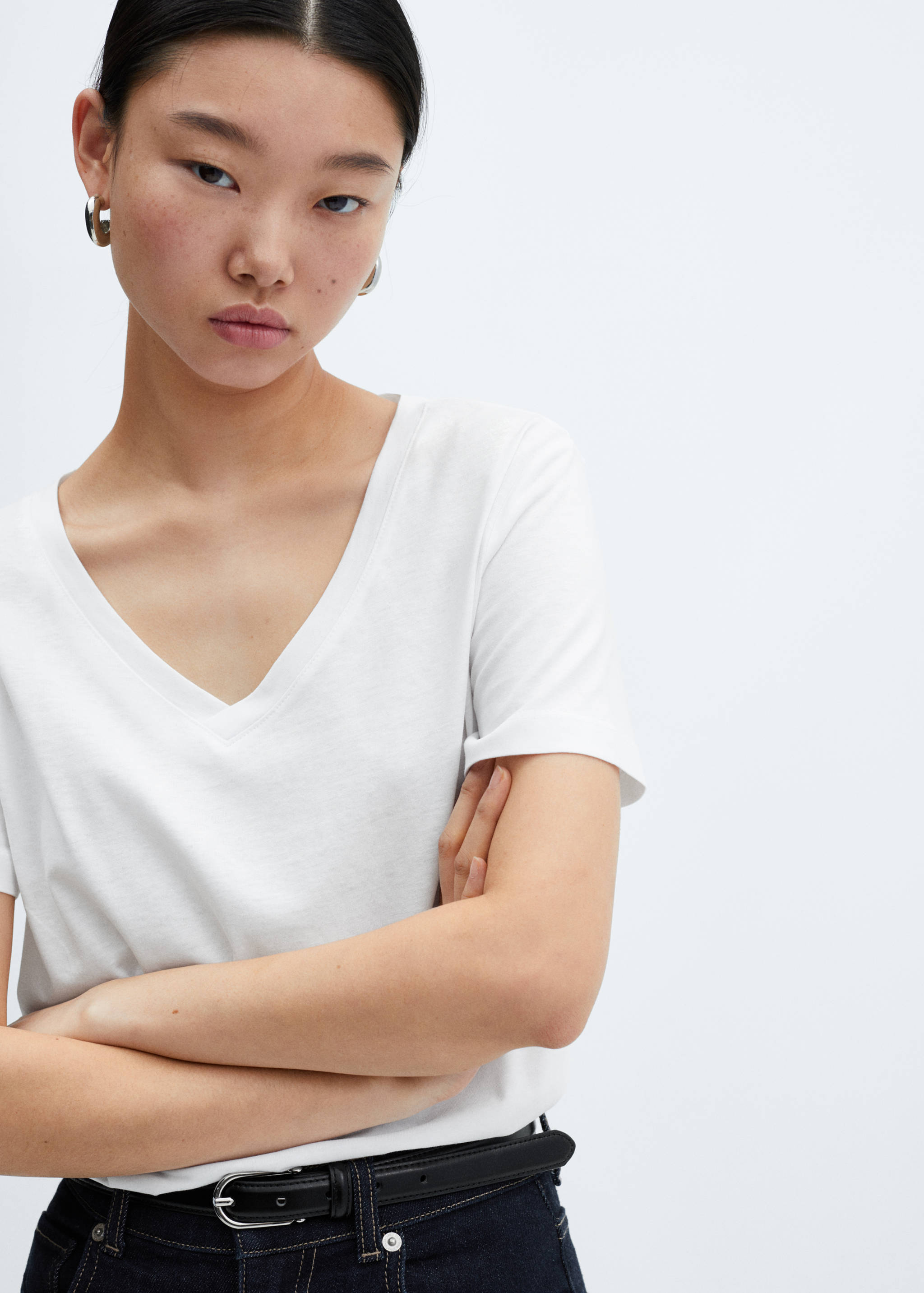 V-neck cotton T-shirt - Details of the article 1