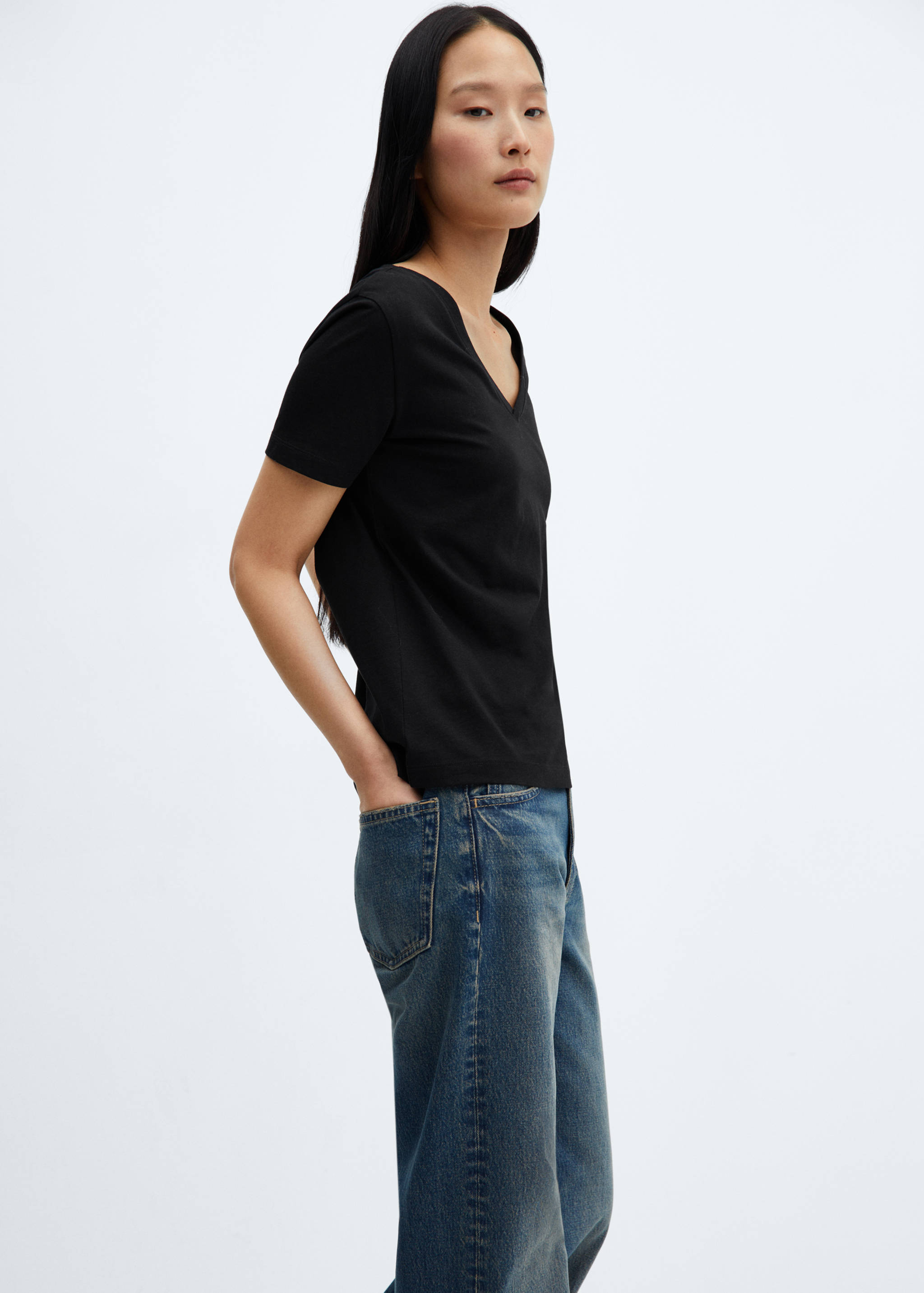 V-neck cotton T-shirt - Details of the article 2