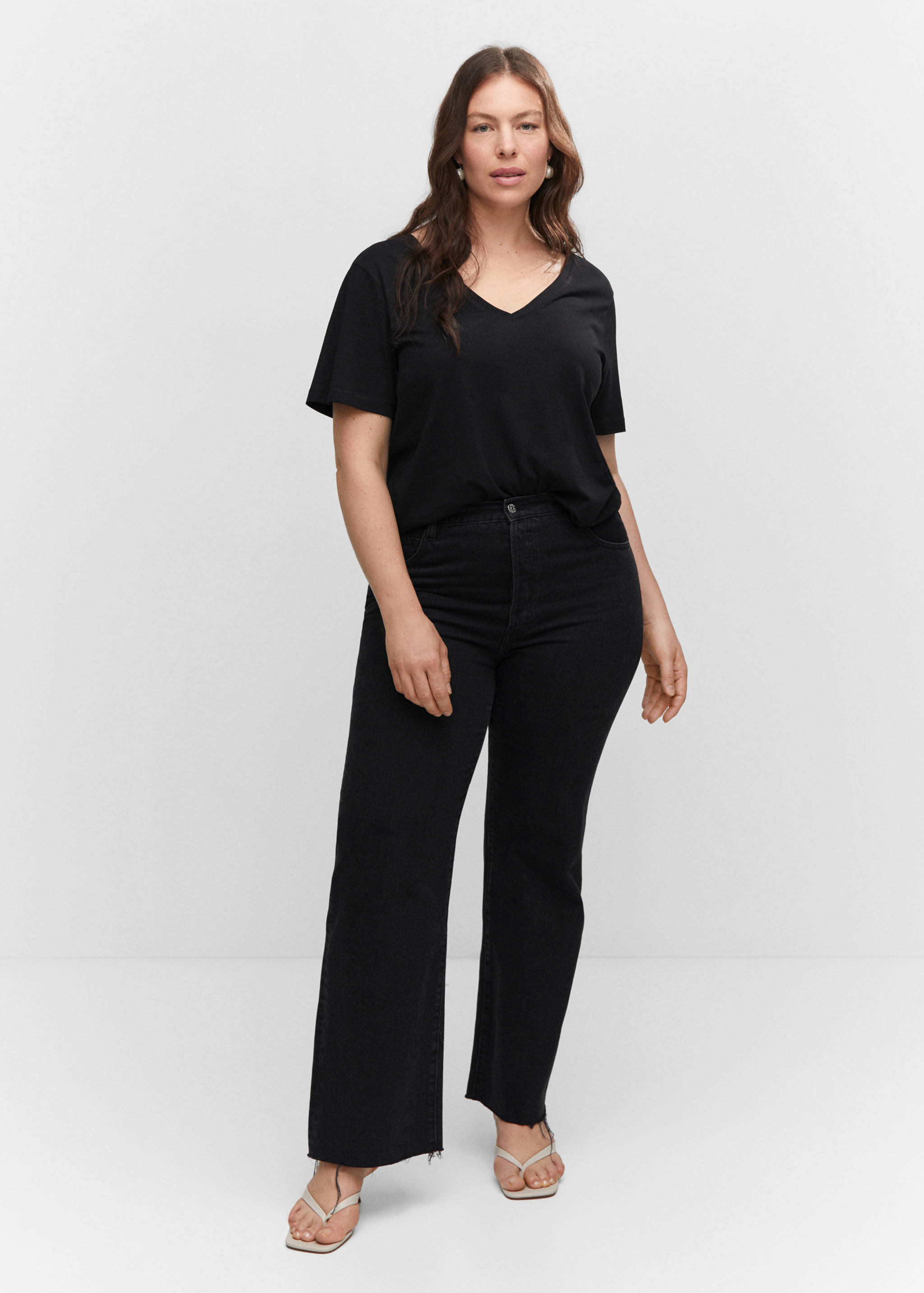 V-neck cotton T-shirt - Details of the article 3