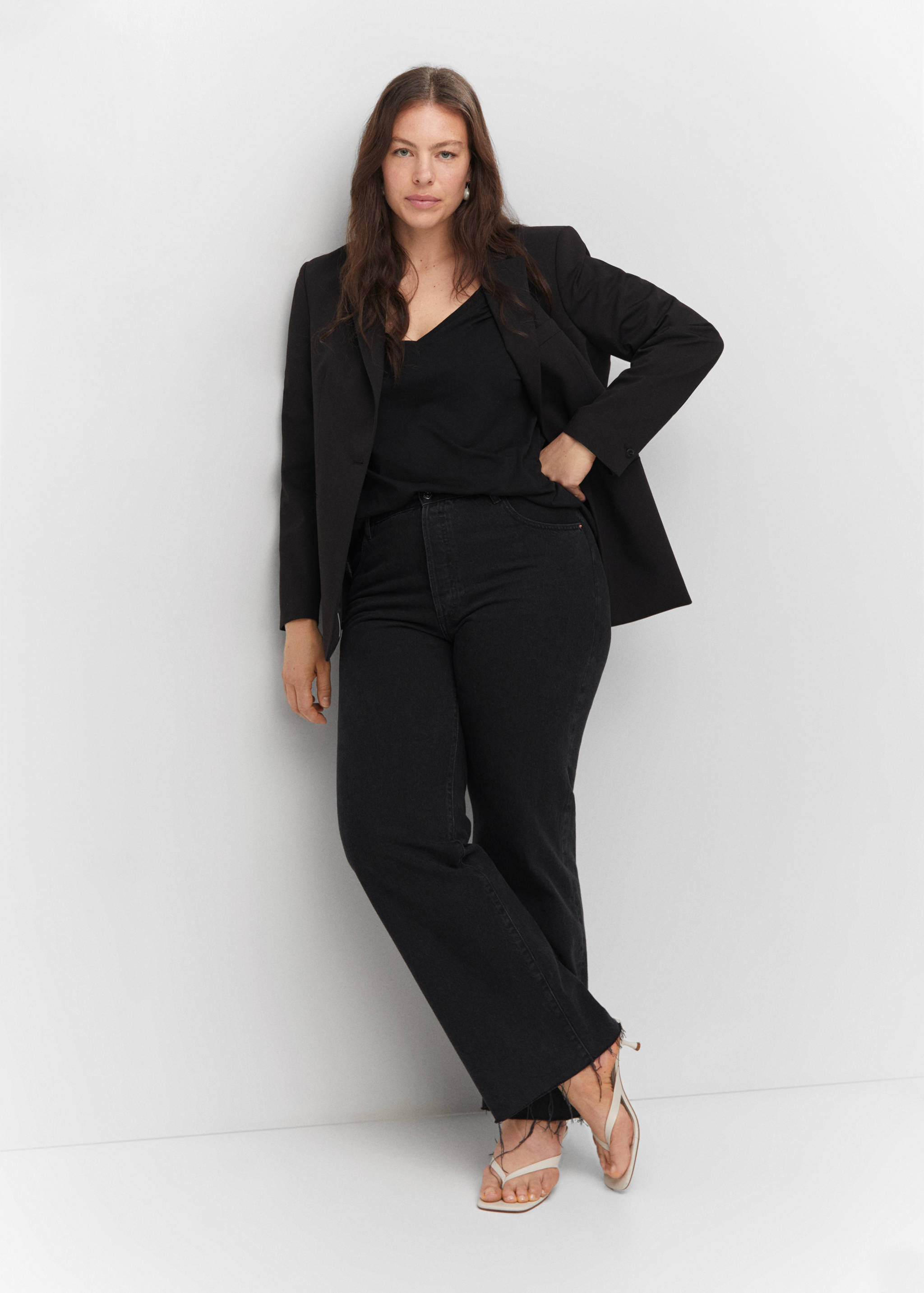 V-neck cotton T-shirt - Details of the article 4