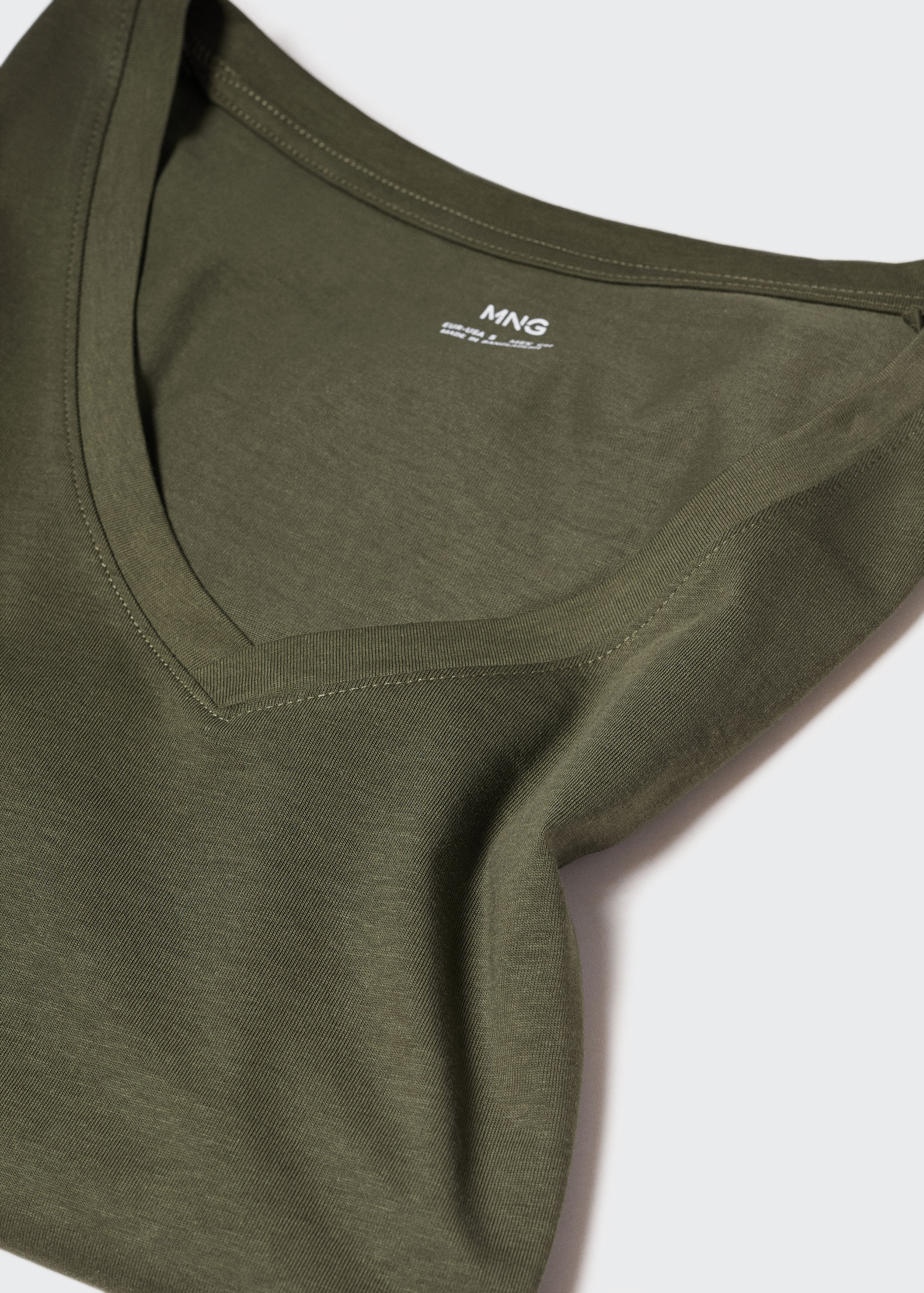 Baumwoll-T-Shirt, V-Ausschnitt - Detail des Artikels 8
