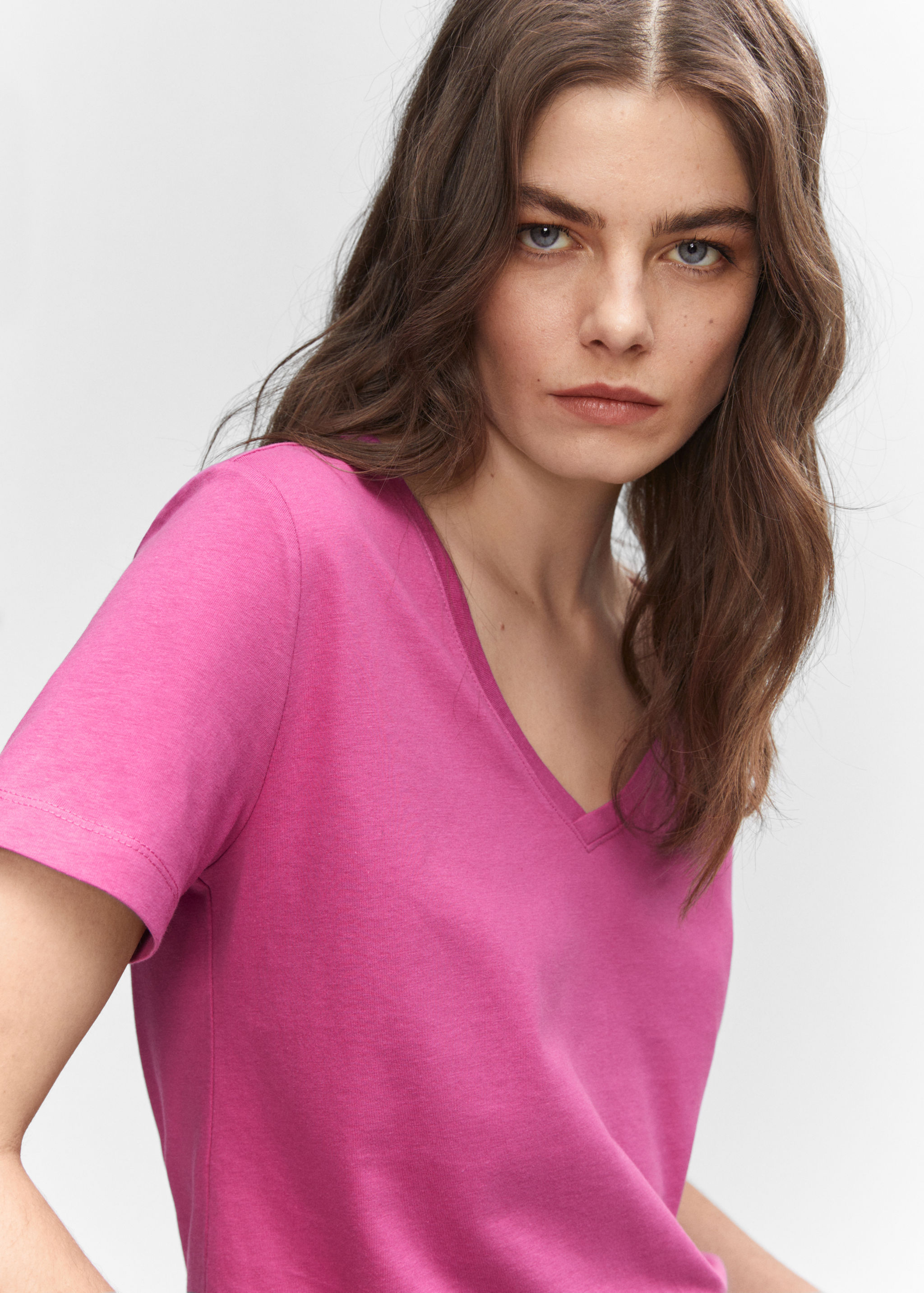 Baumwoll-T-Shirt, V-Ausschnitt - Detail des Artikels 1